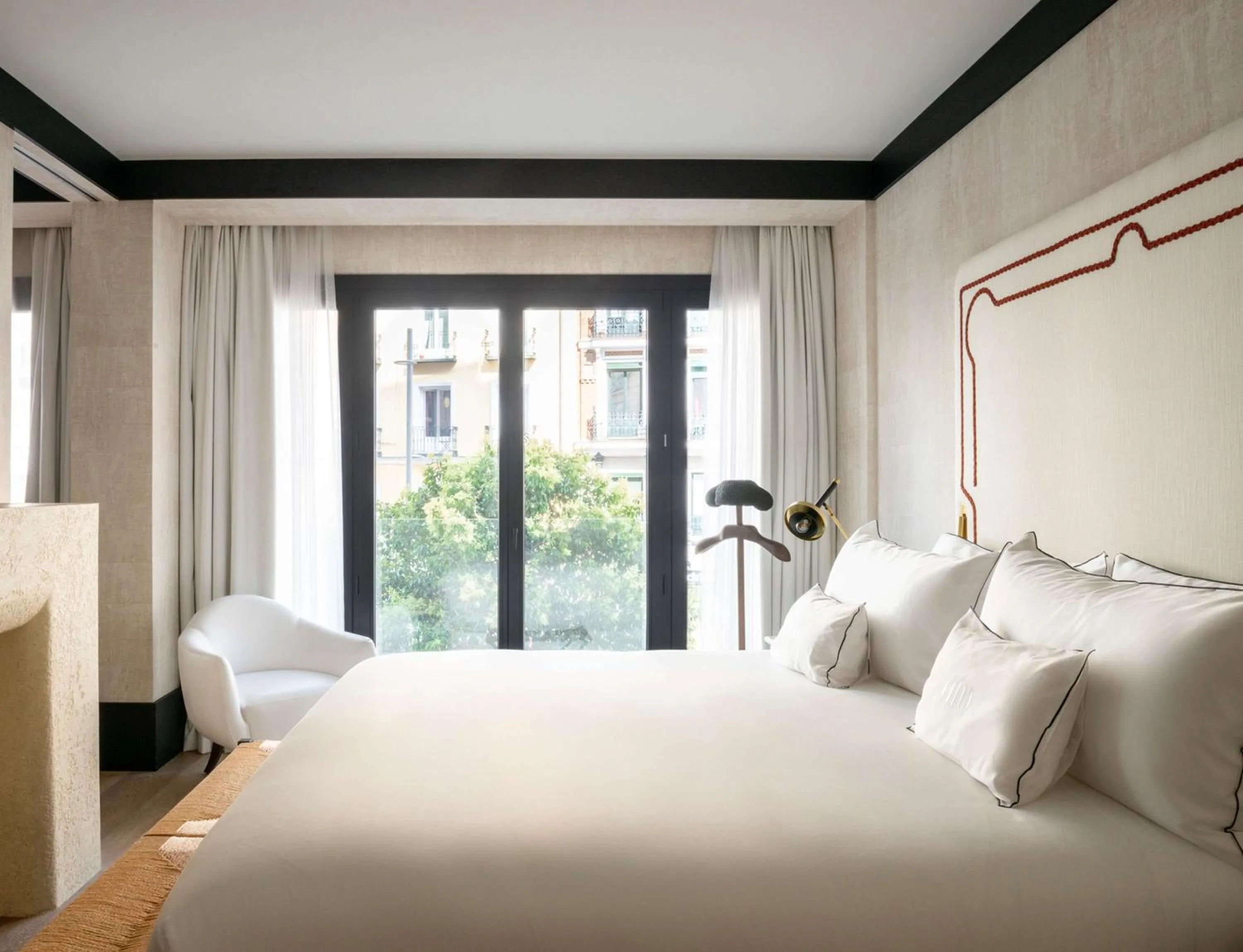 Bed in Hotel Montera Madrid, Curio Collection By Hilton