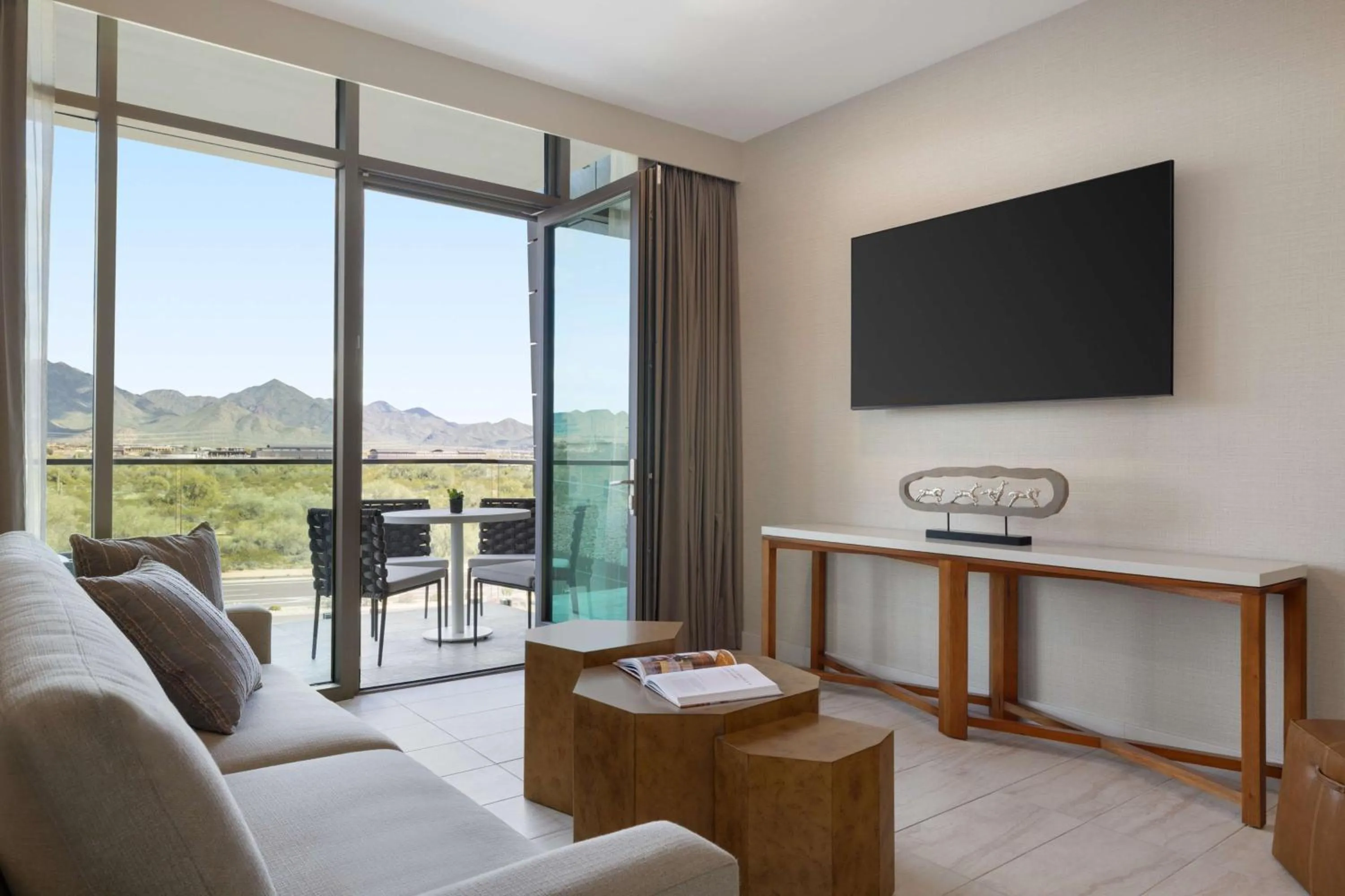 Photo of the whole room in Hilton North Scottsdale At Cavasson