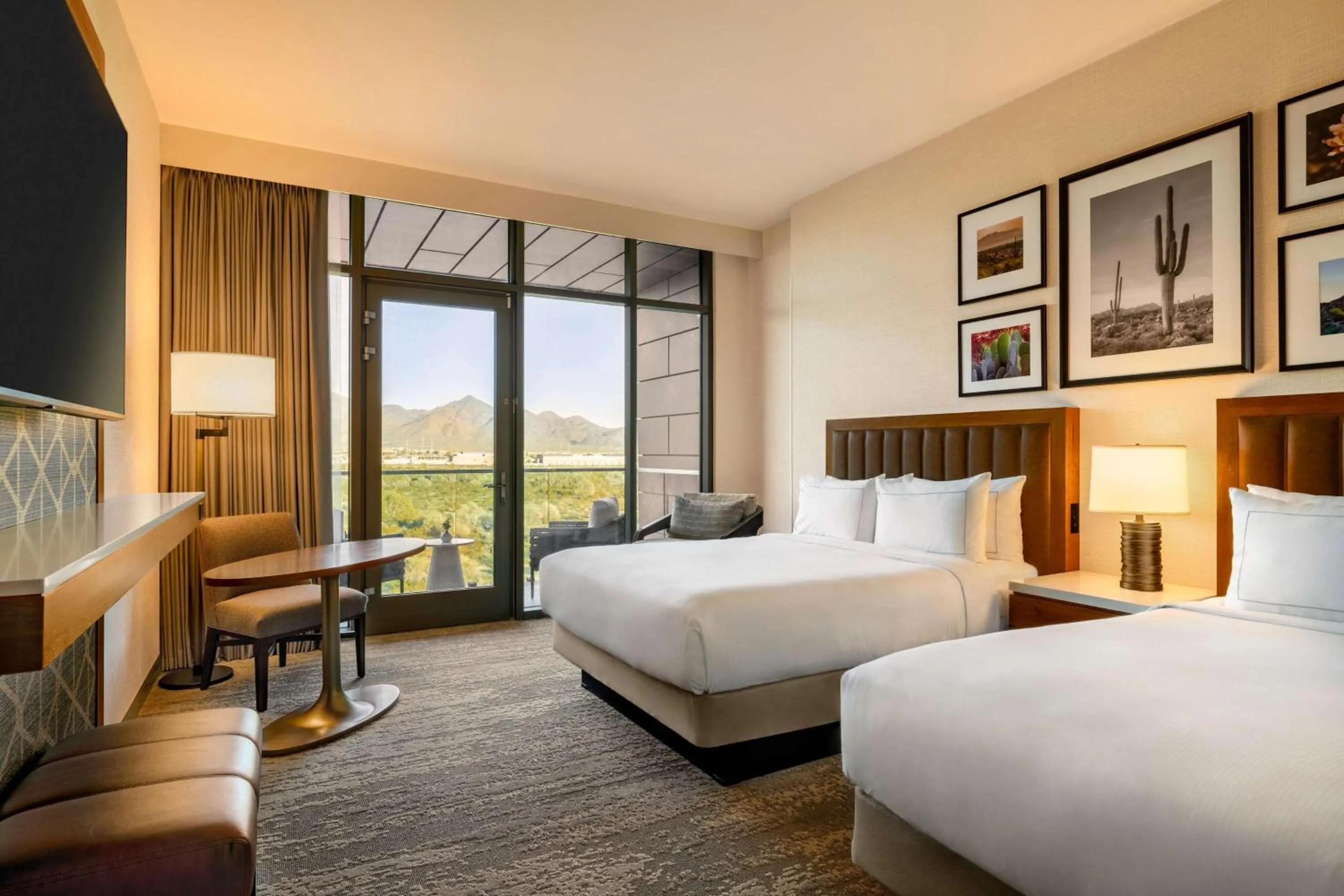 Photo of the whole room, Bed in Hilton North Scottsdale At Cavasson