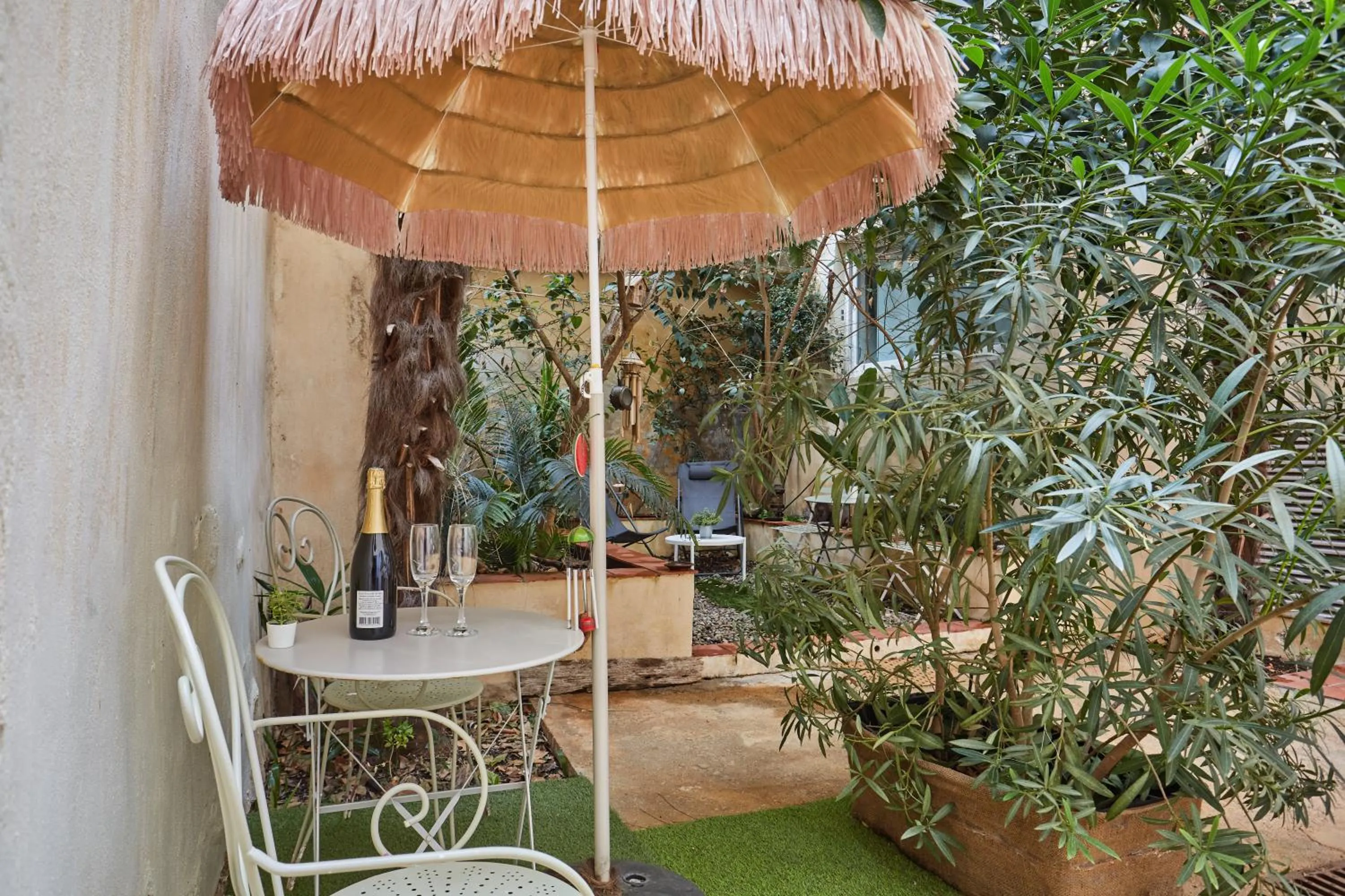 L'Escapade Aixoise Sauna Baln¿Jacuzzi All Inclusive