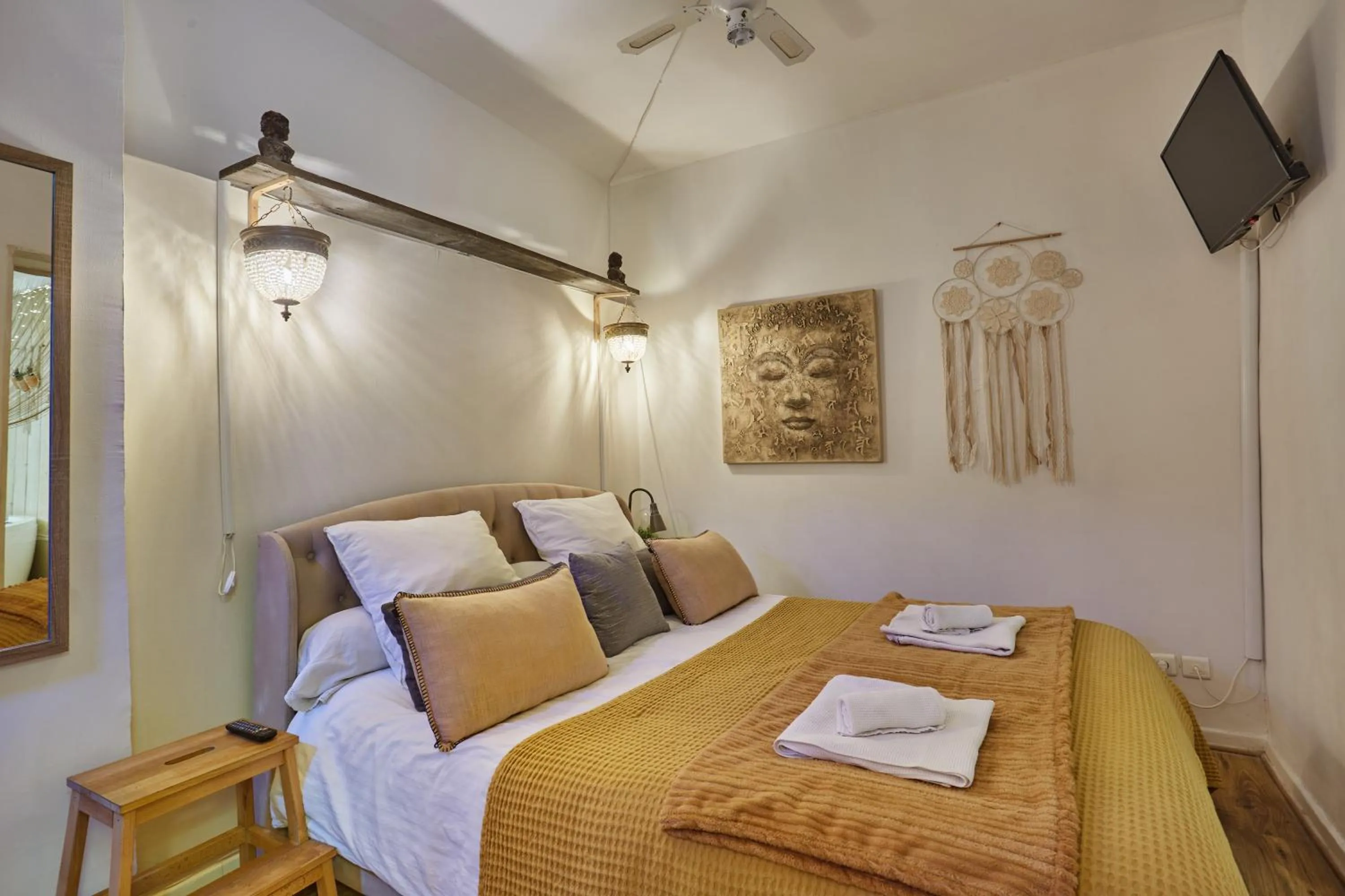 Bed in L'Escapade Aixoise Sauna Baln¿Jacuzzi All Inclusive