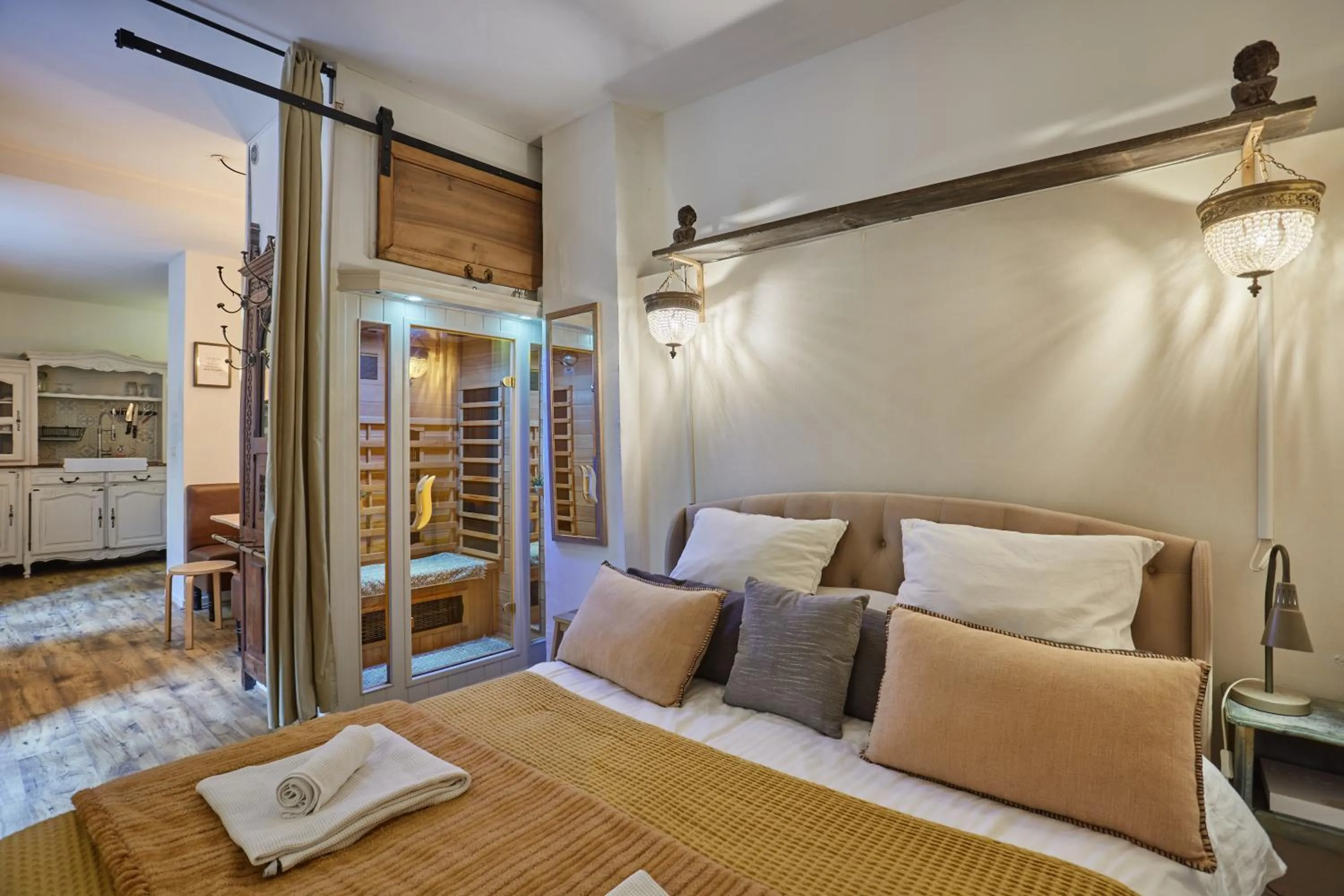 Bed in L'Escapade Aixoise Sauna Baln¿Jacuzzi All Inclusive