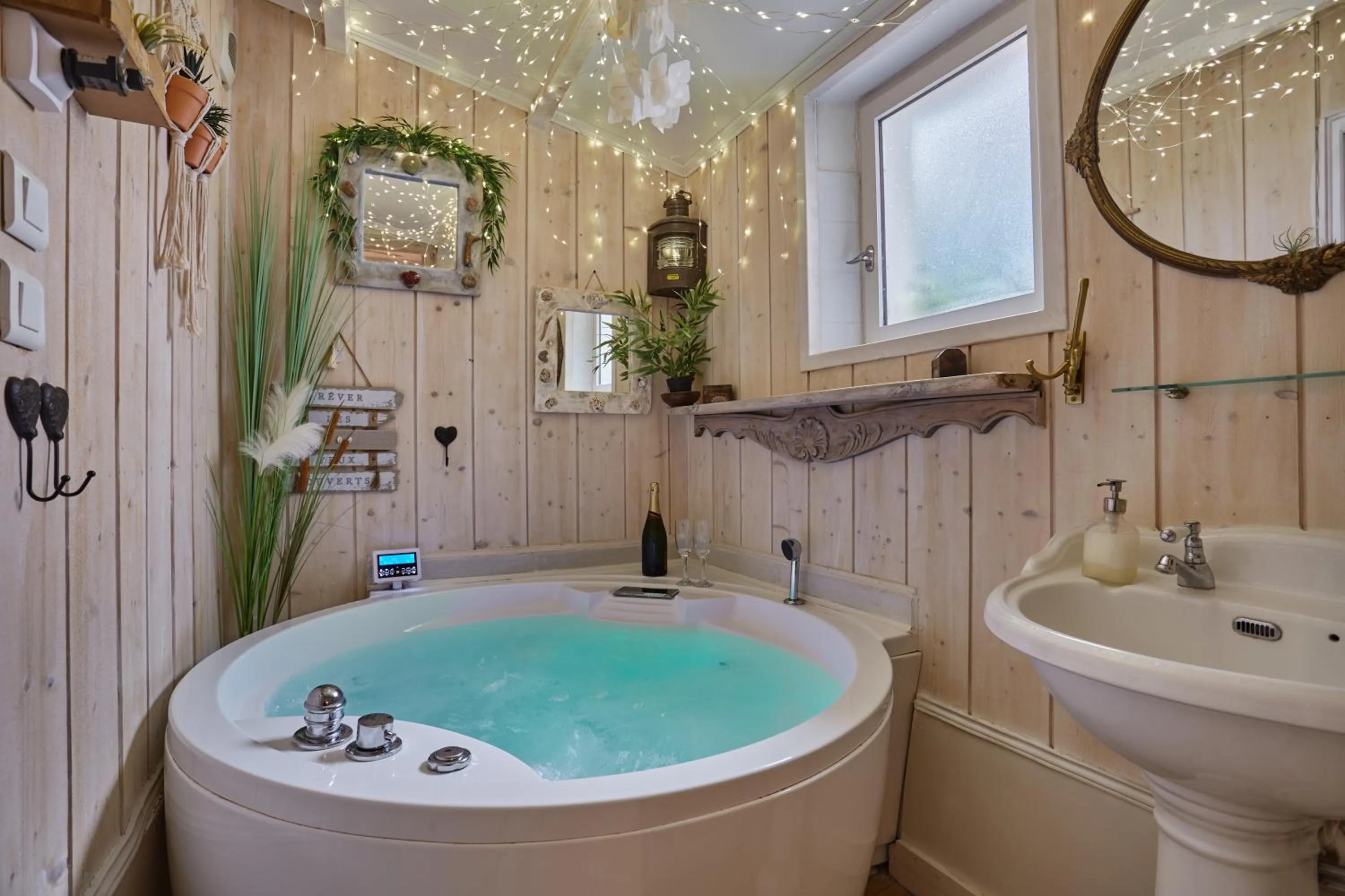 L'Escapade Aixoise Sauna Baln¿Jacuzzi All Inclusive