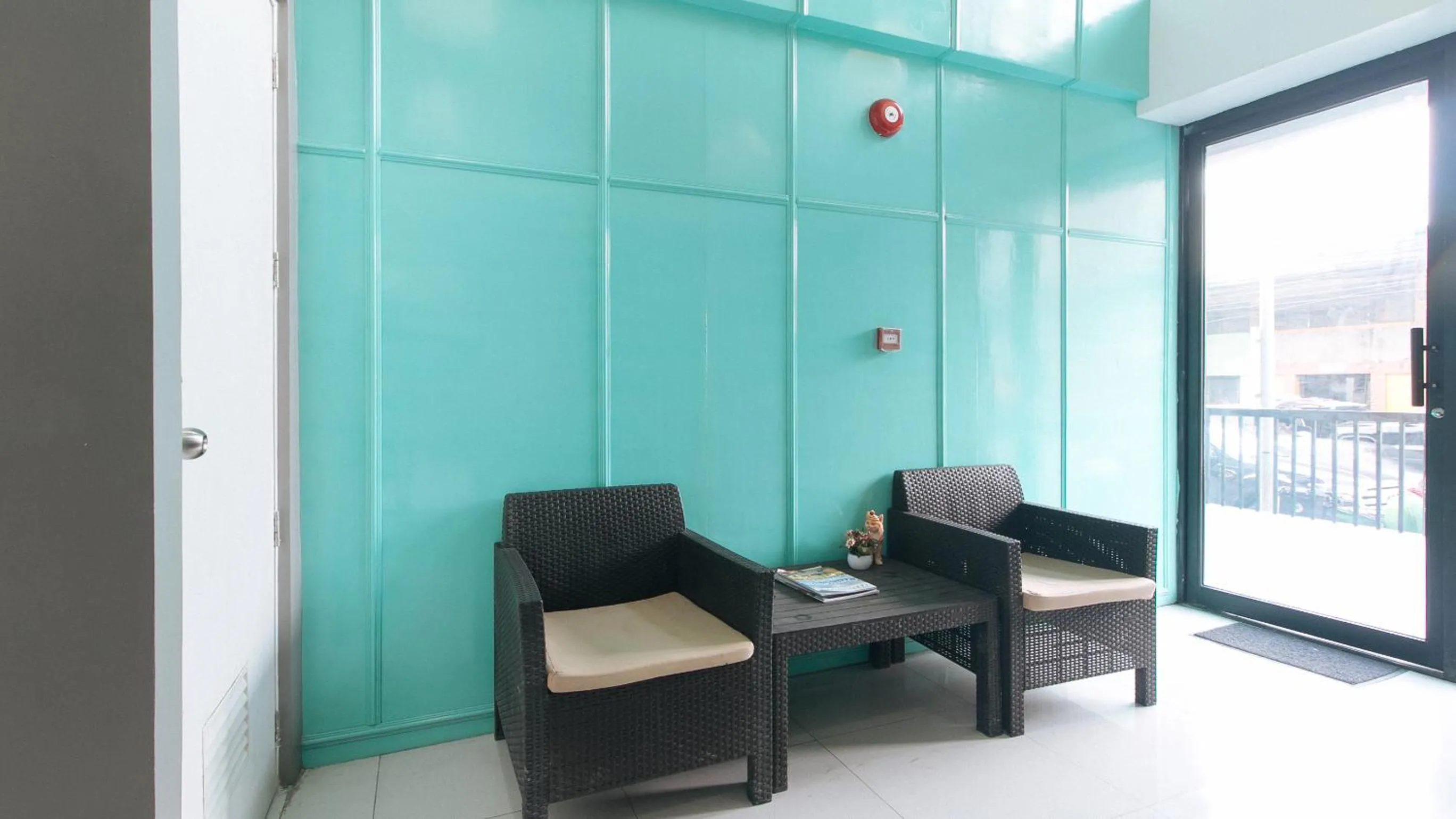 Seating area in Filmore Suites Makati by RedDoorz