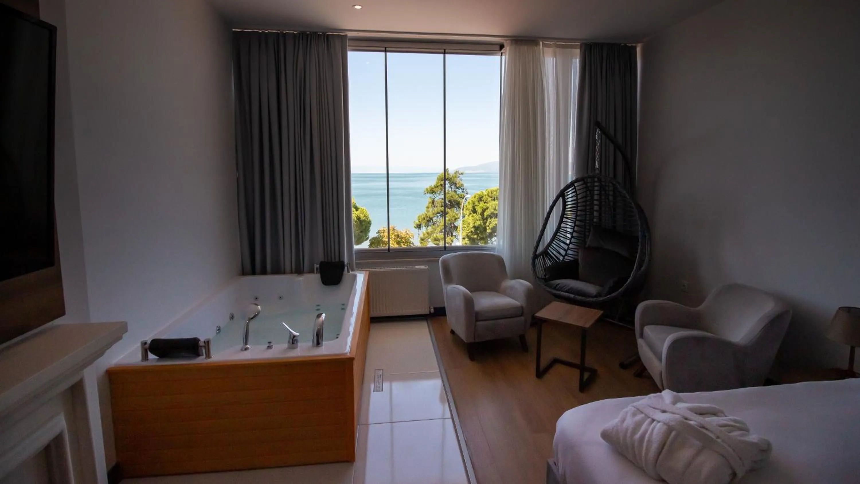 Bed in Lake Life Hotel