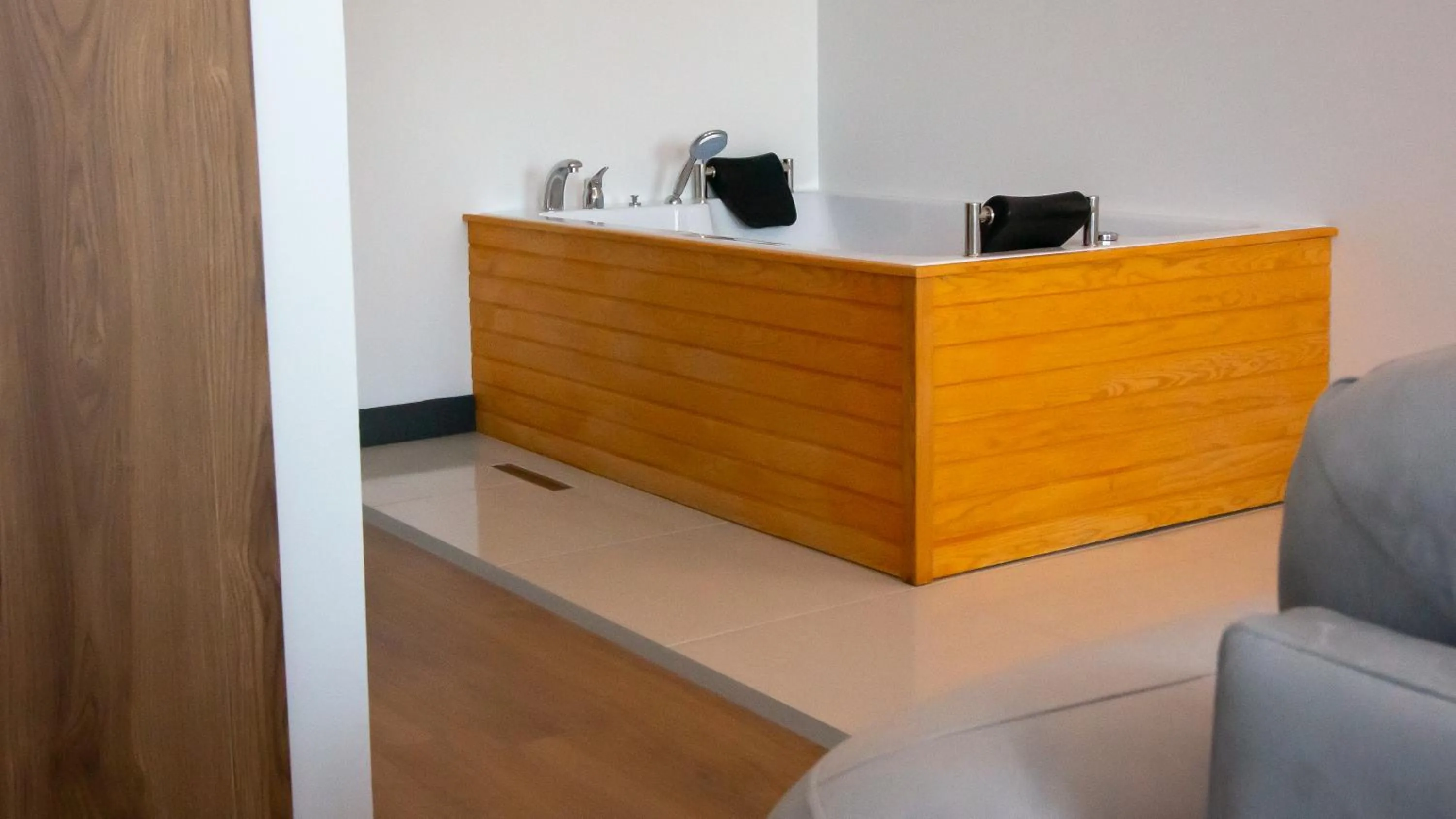 Bathroom in Lake Life Hotel