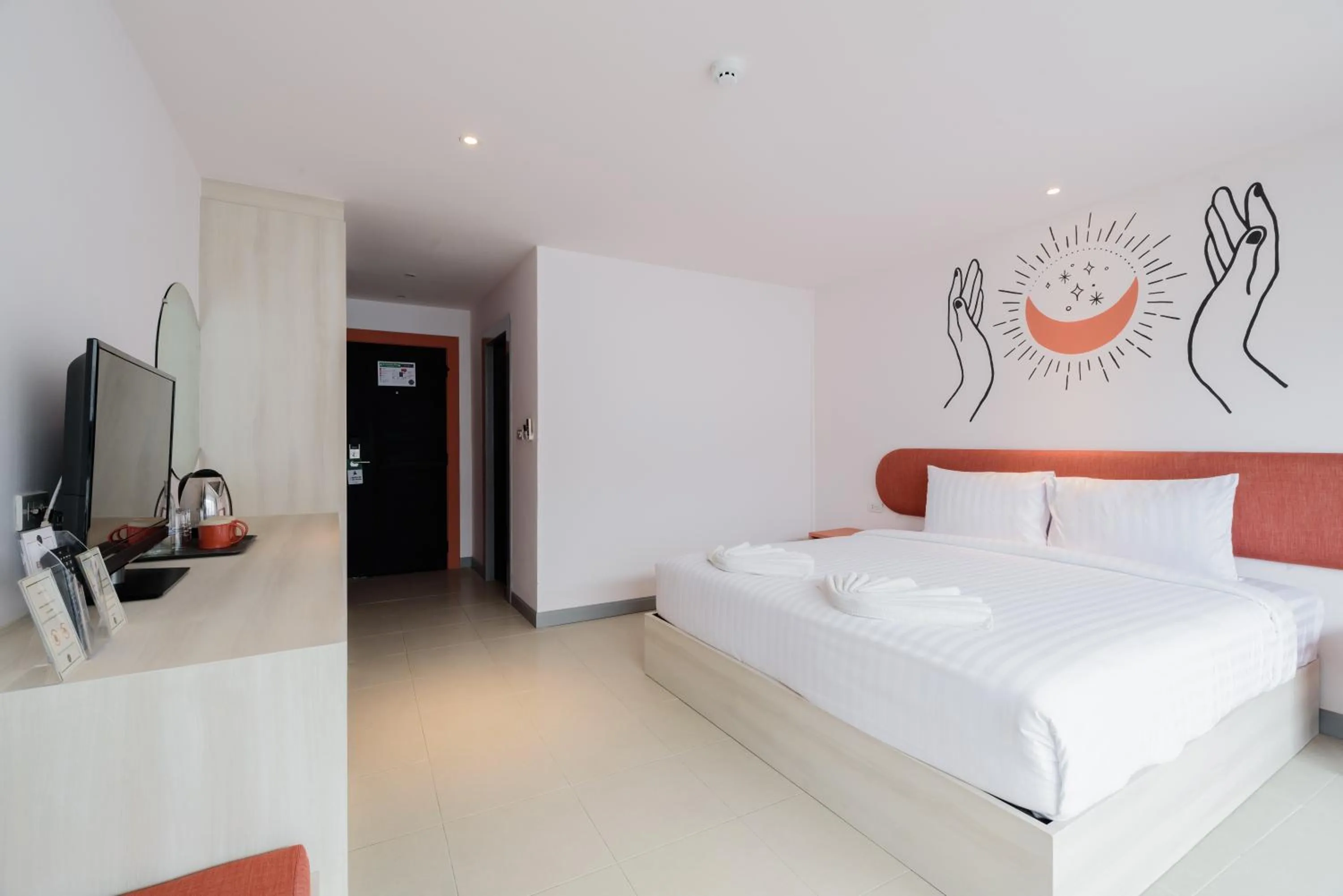Property building, Bed in Moon Budget Hotel