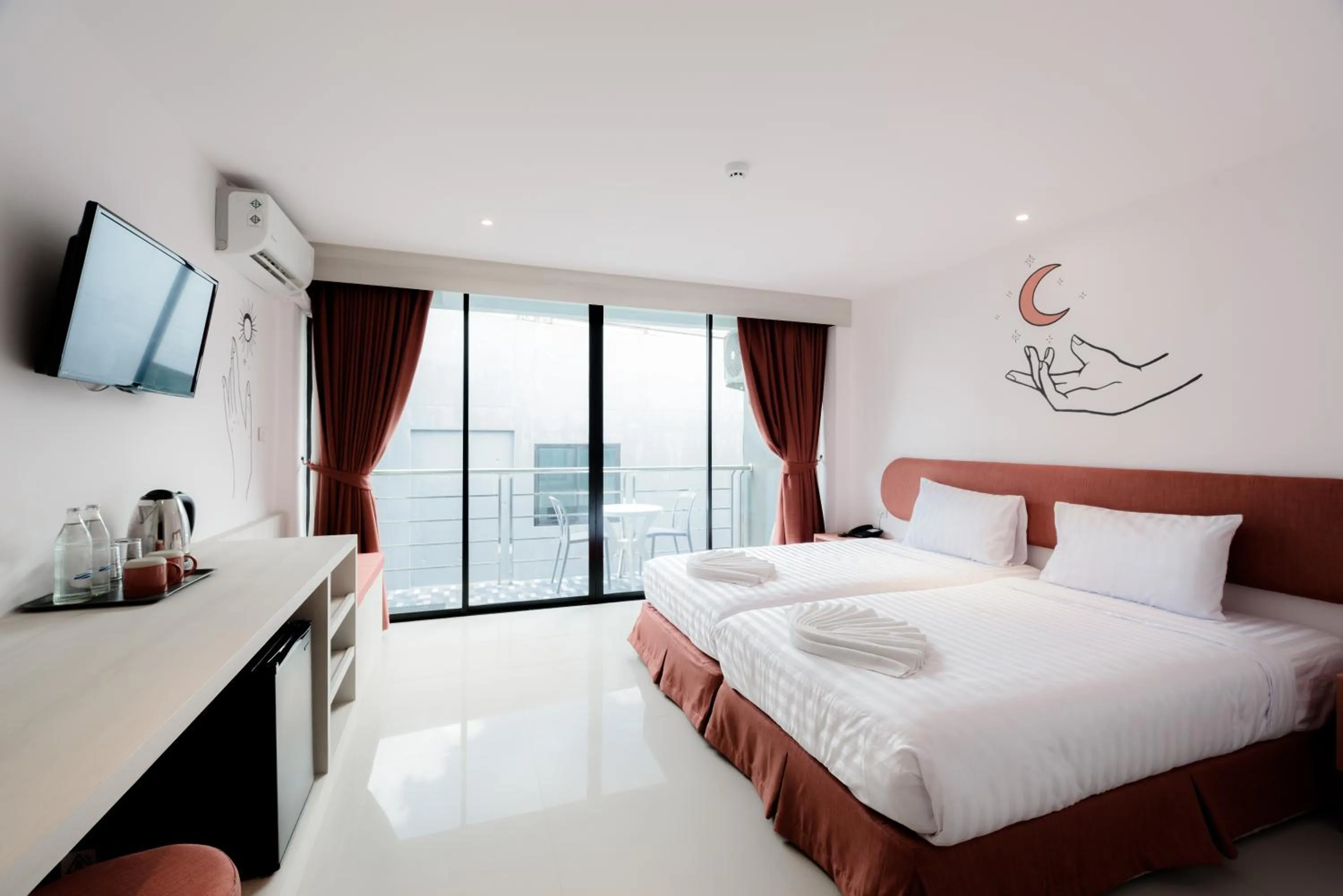 Property building, Bed in Moon Budget Hotel