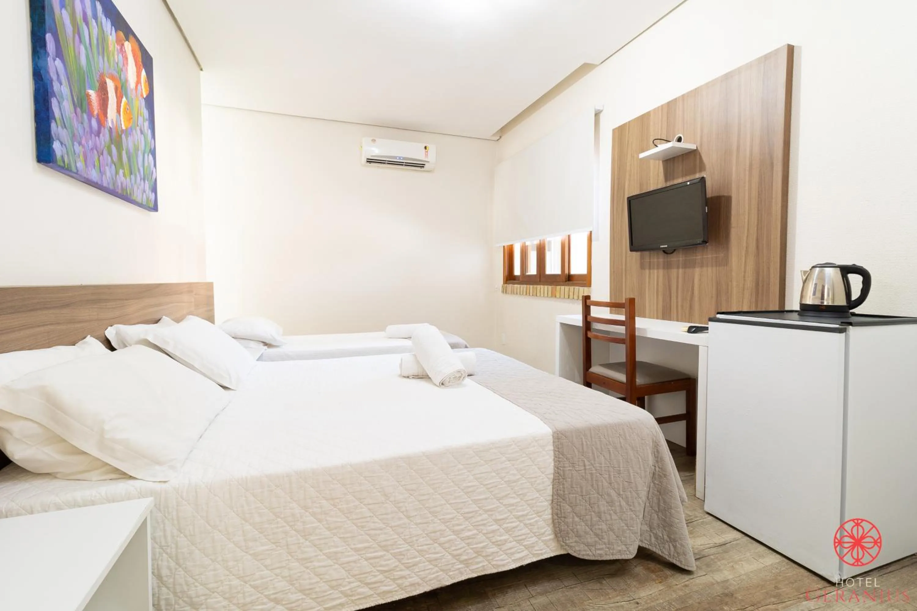 TV and multimedia, Bed in Hotel Geranius Ingleses