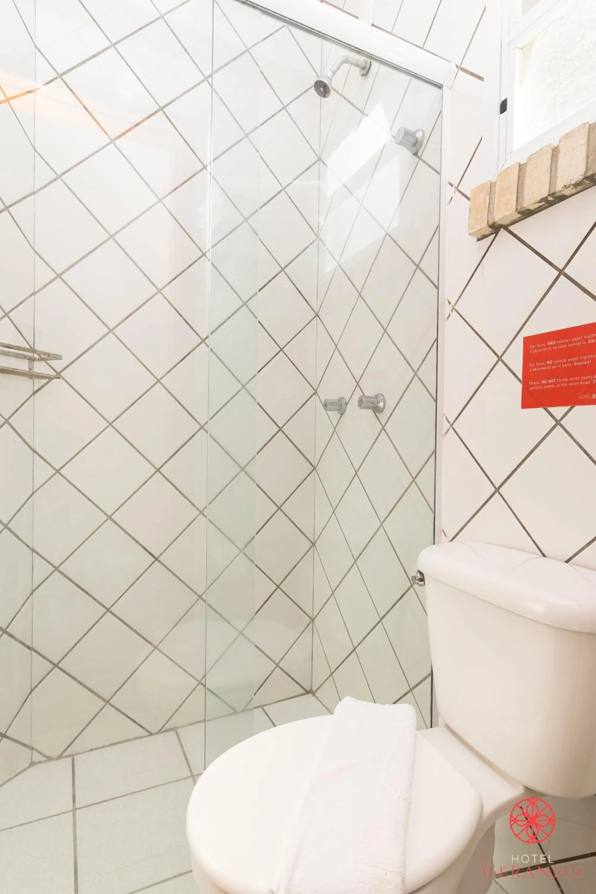 Shower in Hotel Geranius Ingleses