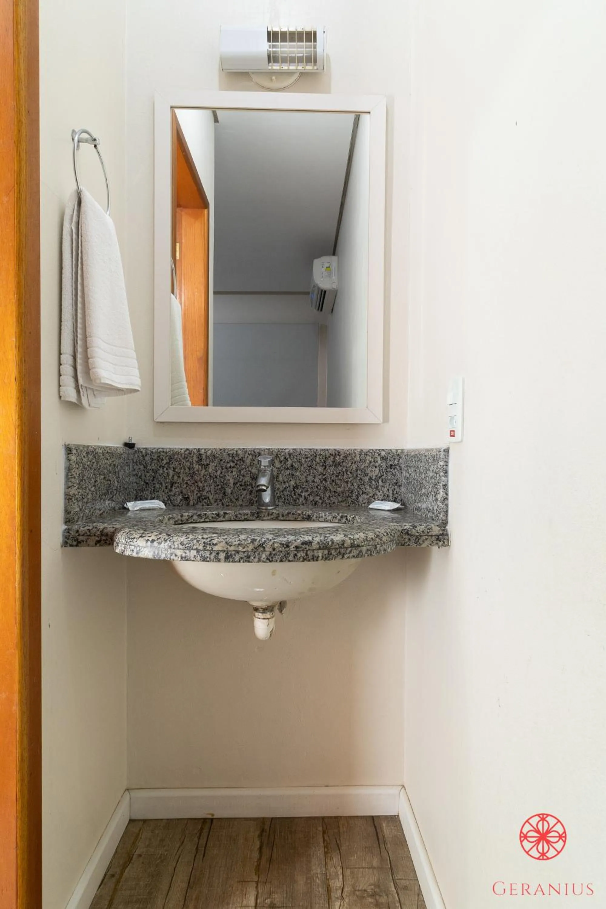 Bathroom in Hotel Geranius Ingleses