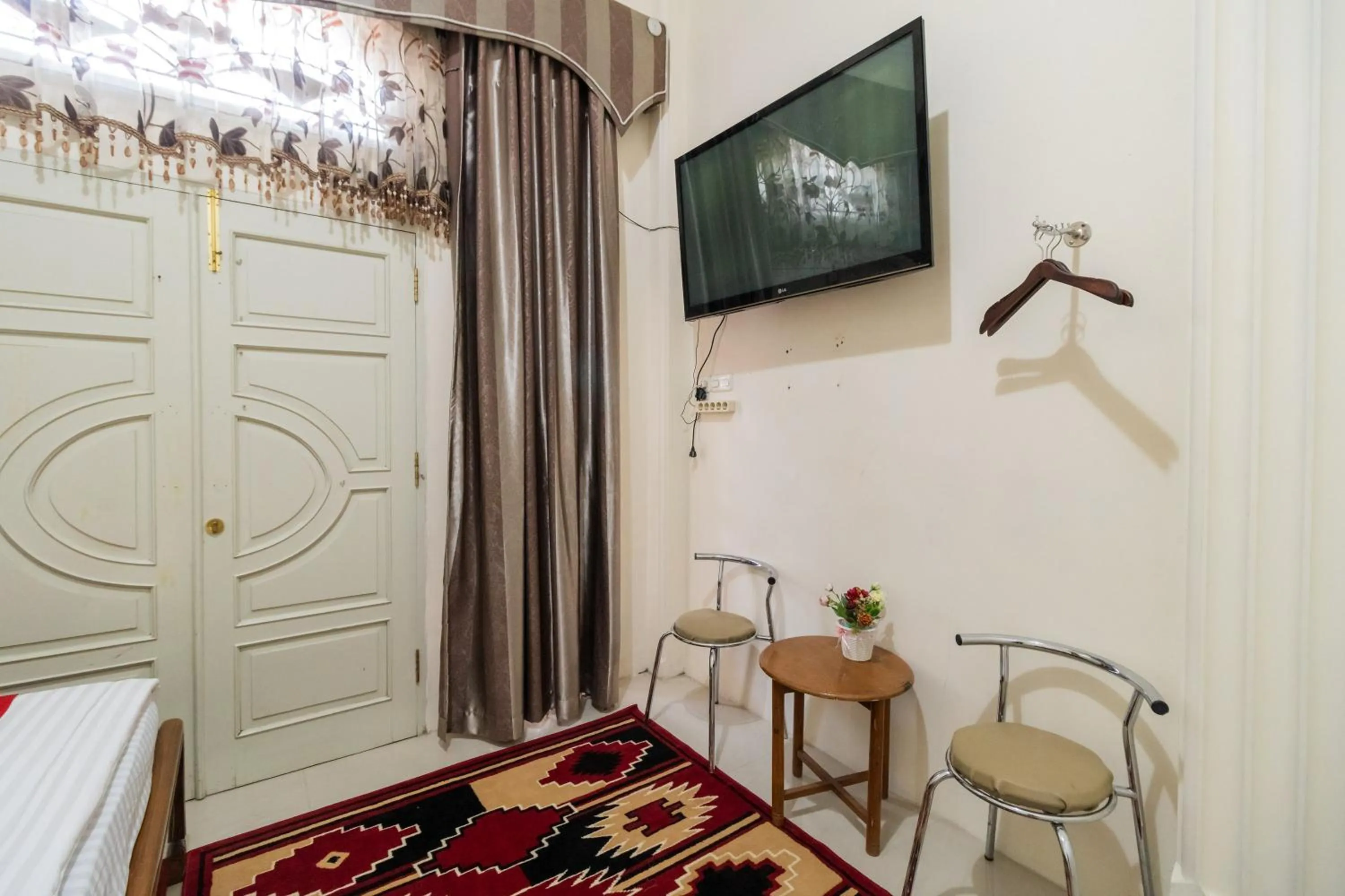 Bedroom, Bed in RedDoorz Syariah near Pasar Aur Kuning