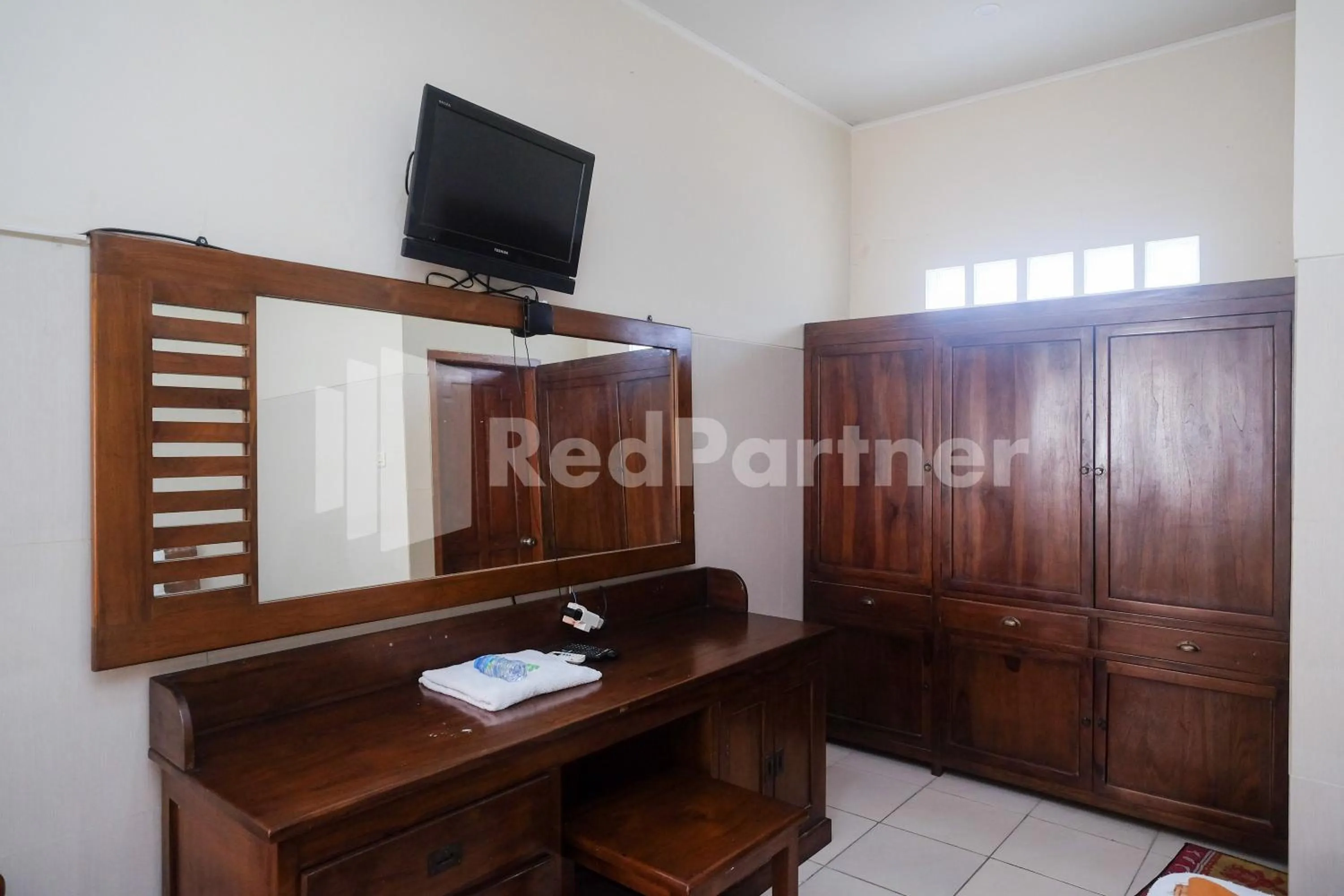 TV and multimedia in Wisma Garuda Syariah Condoongcatur Mitra RedDoorz