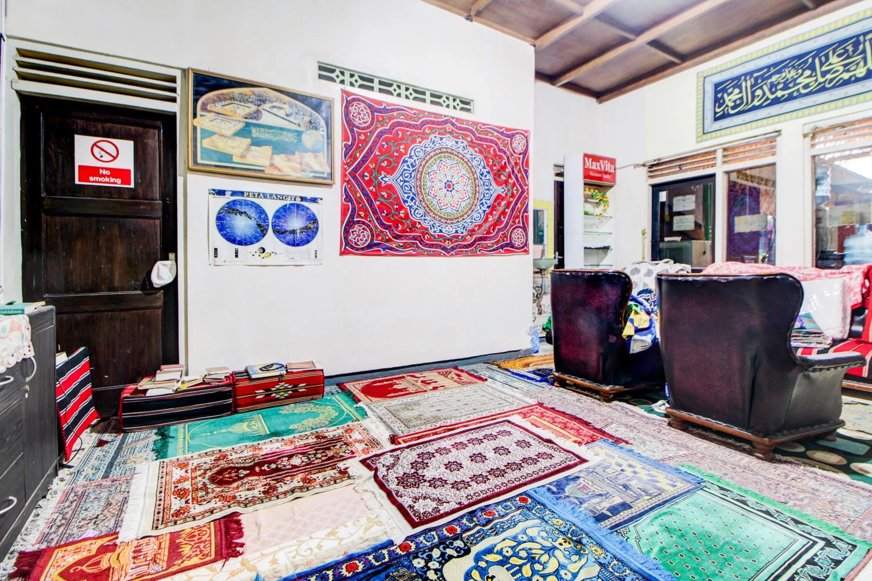 Seating area in Oyo 91601 Pelemkecut Double Degree Syariah