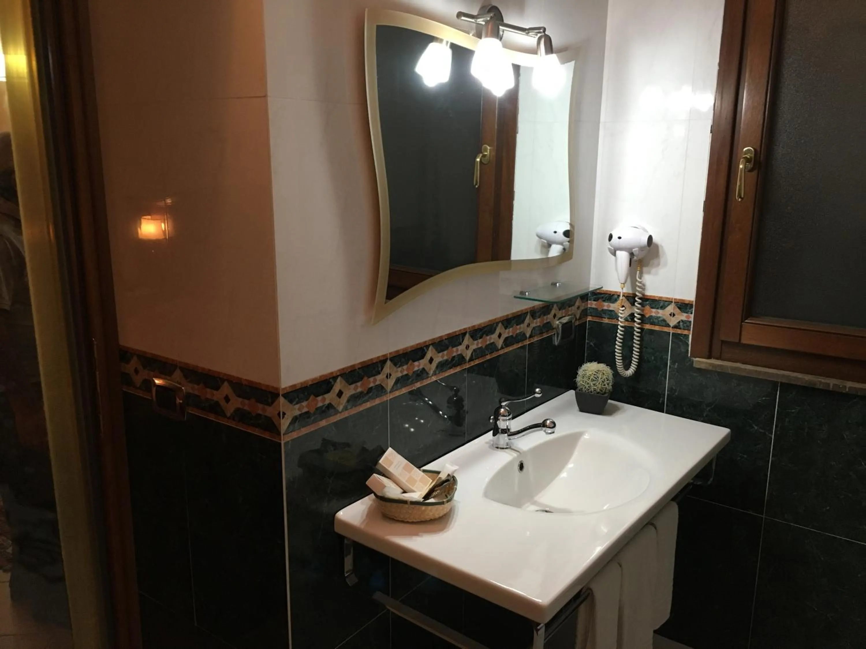 Bathroom in Hotel Al Ritrovo