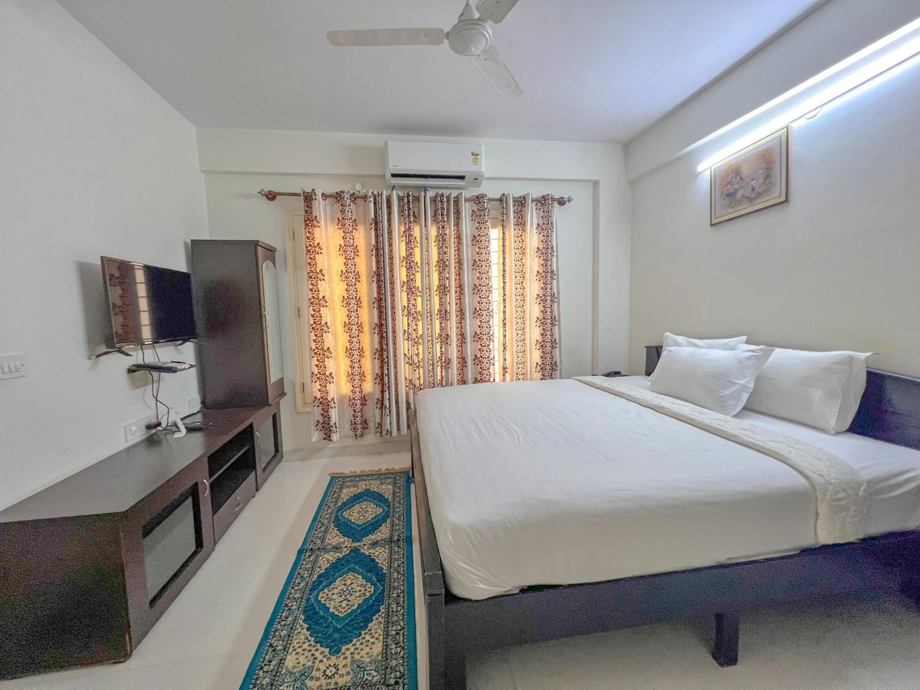 Bed in Windfall Service Apartment