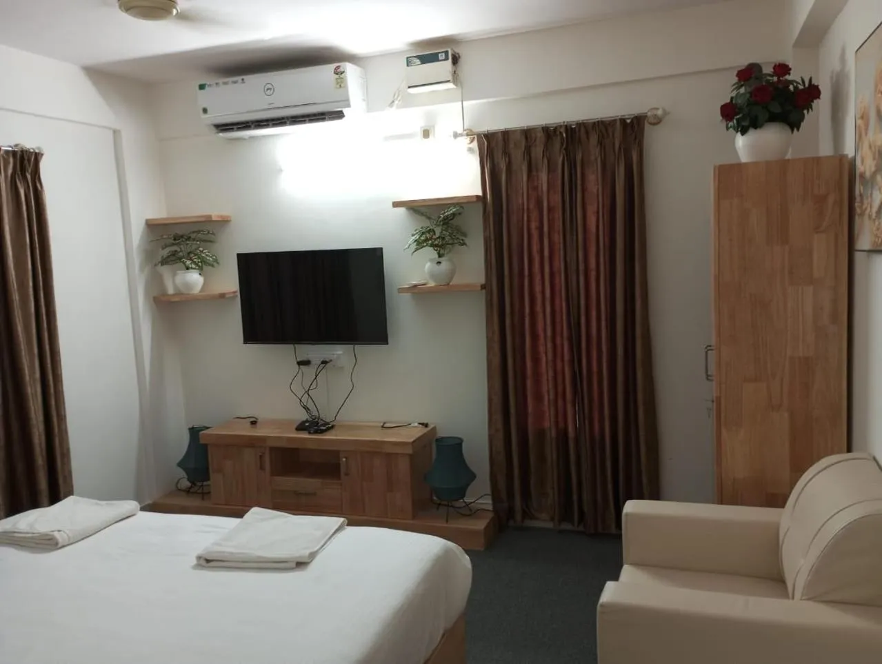 Bed in Windfall Service Apartment