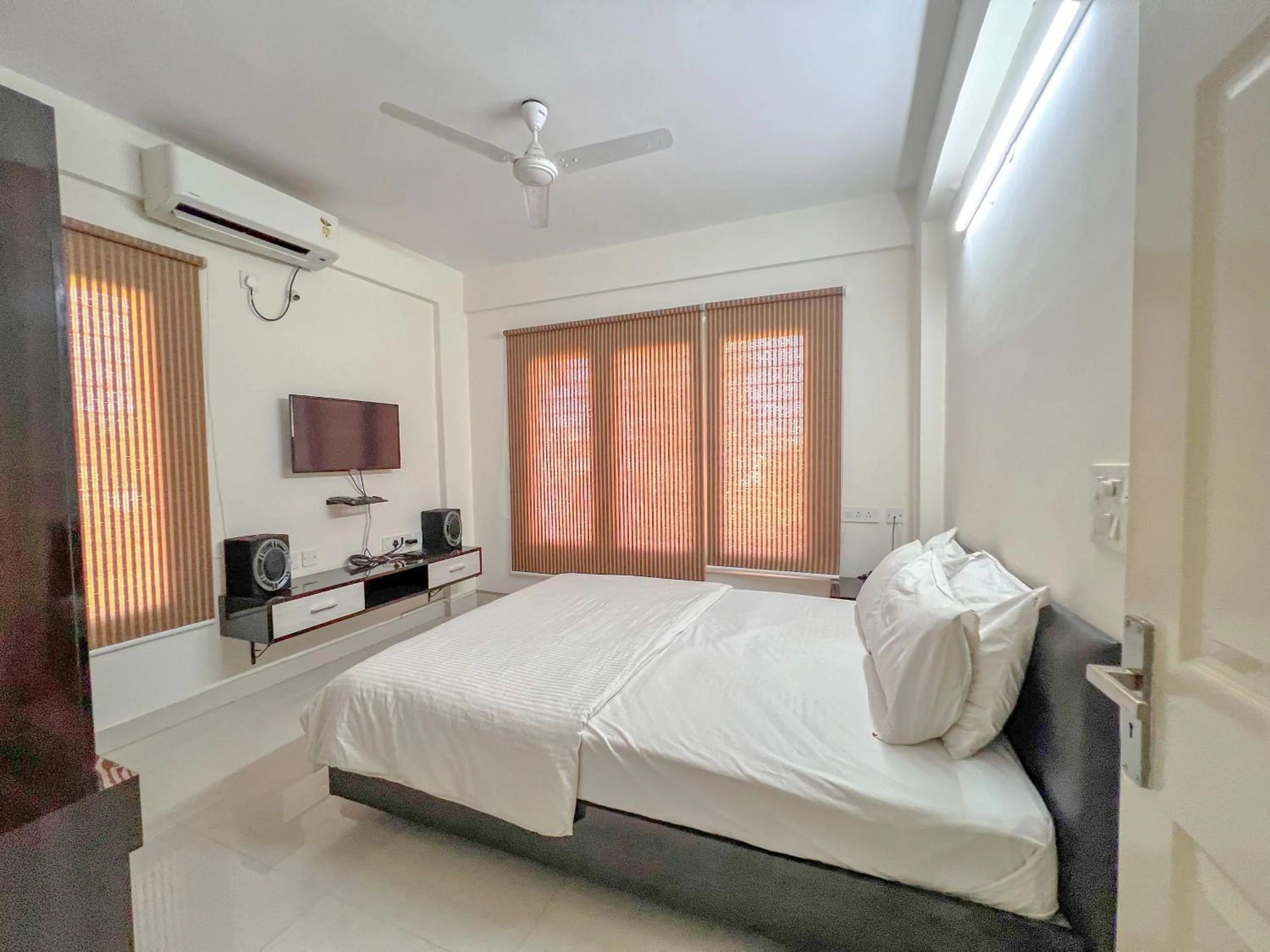 Bed in Windfall Service Apartment