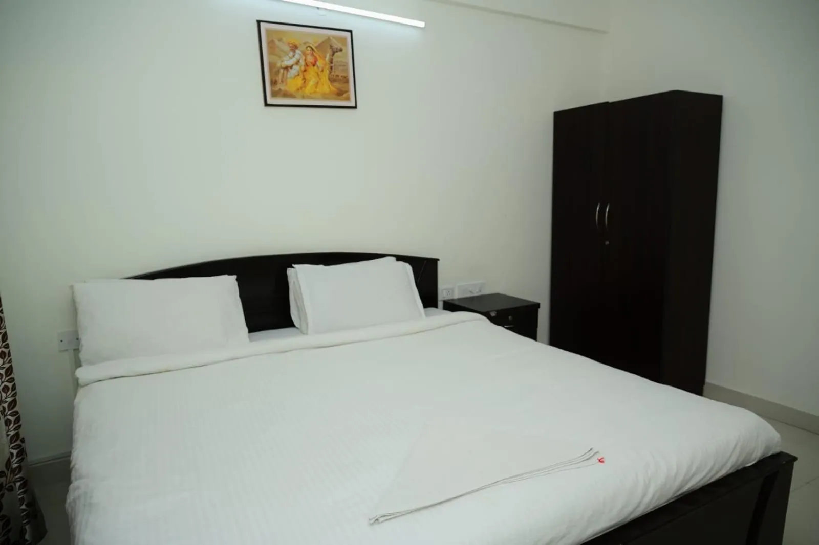 Bed in Windfall Service Apartment