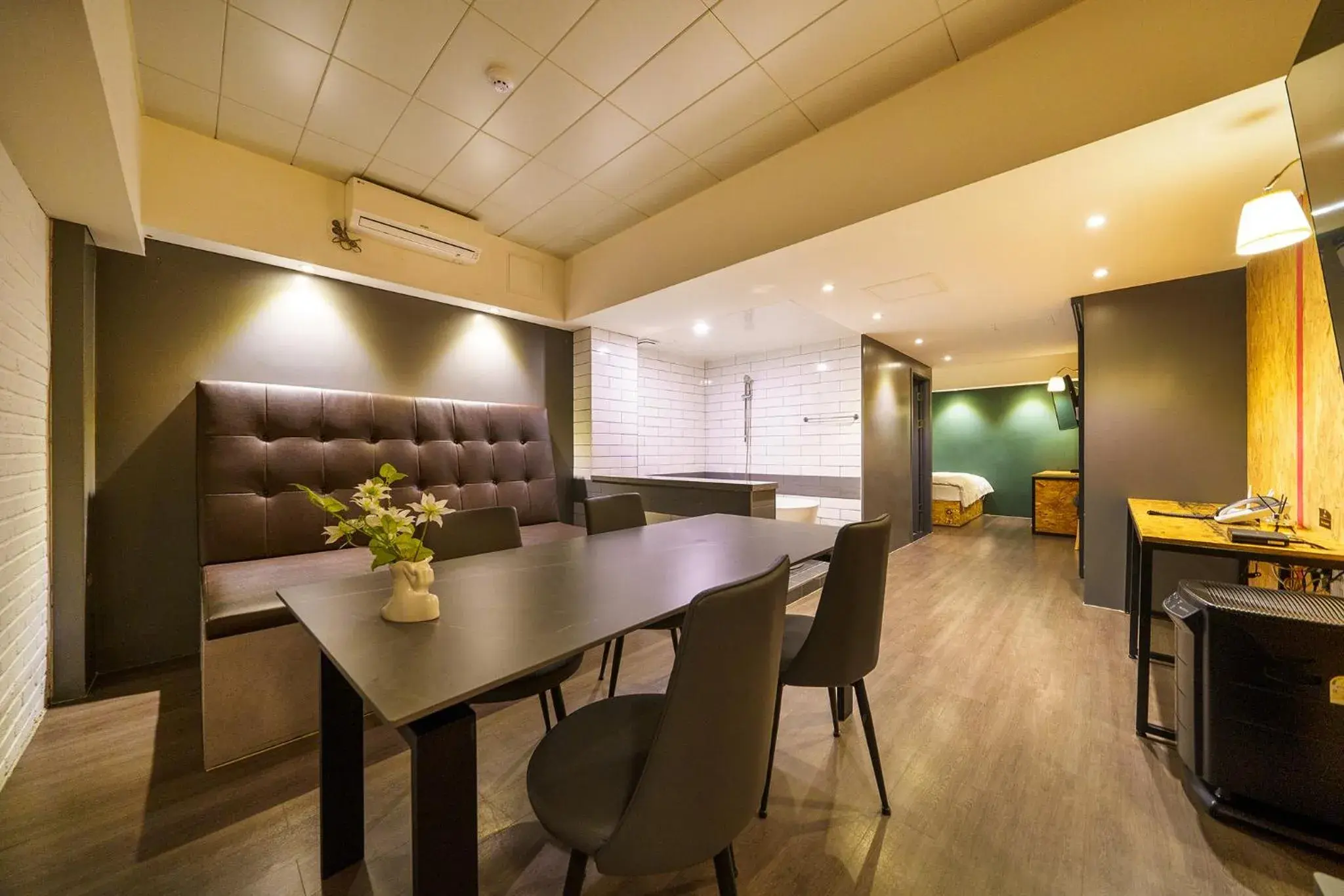 Suite in 27 Hotel Suite in 27 Hotel