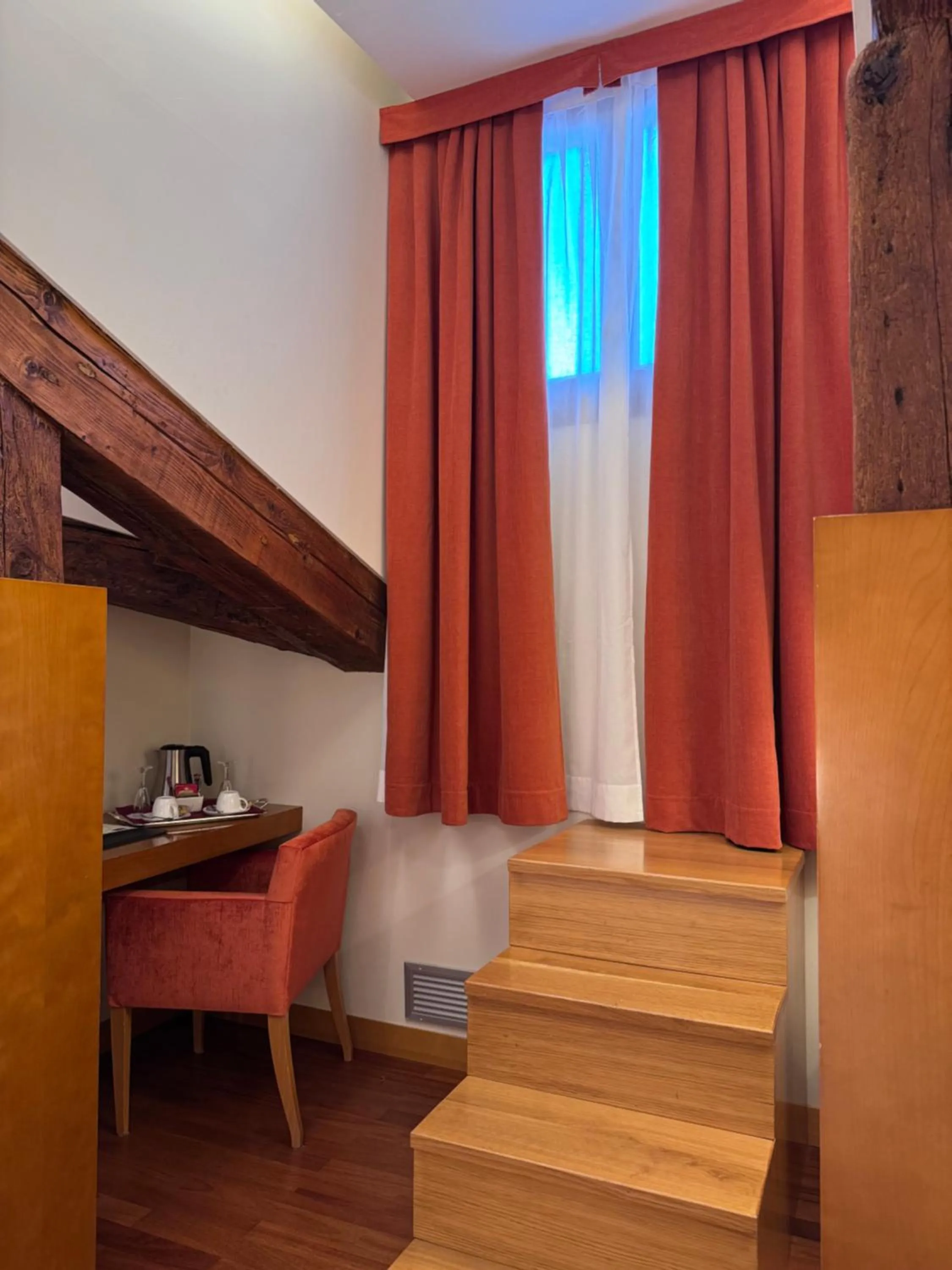 fireplace in Ruzzini Palace Hotel