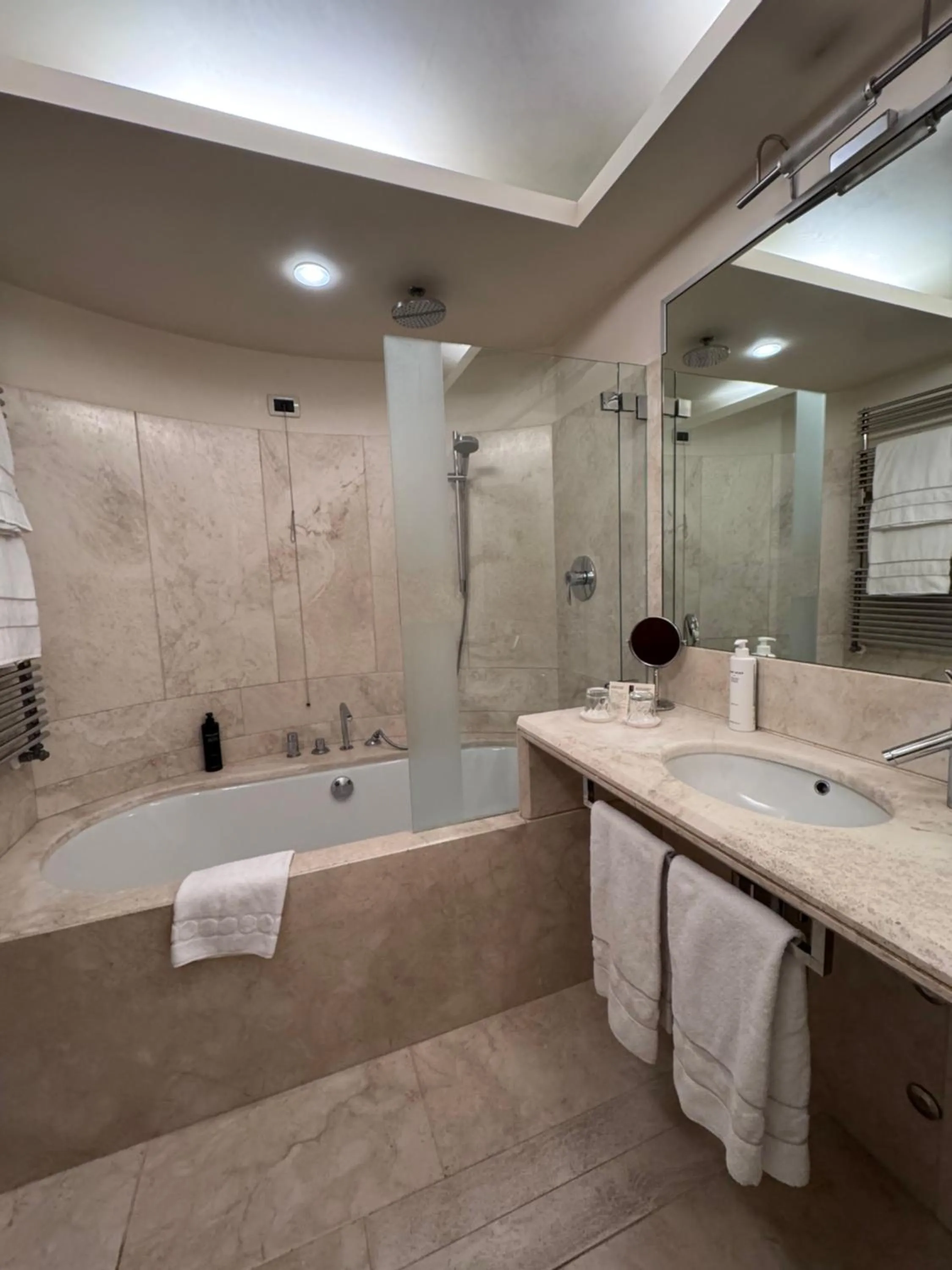 Bathroom in Ruzzini Palace Hotel