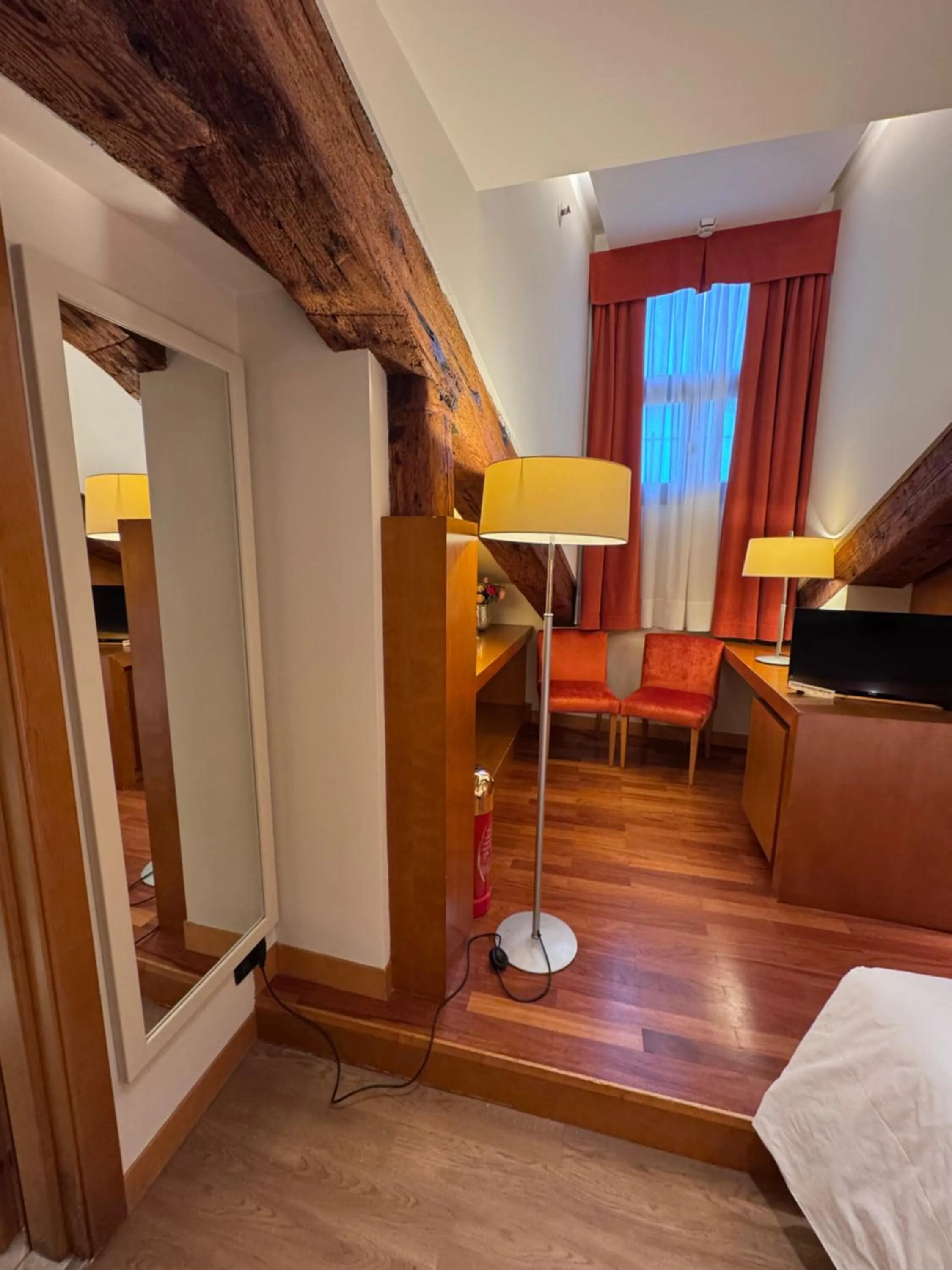 fireplace, Bed in Ruzzini Palace Hotel