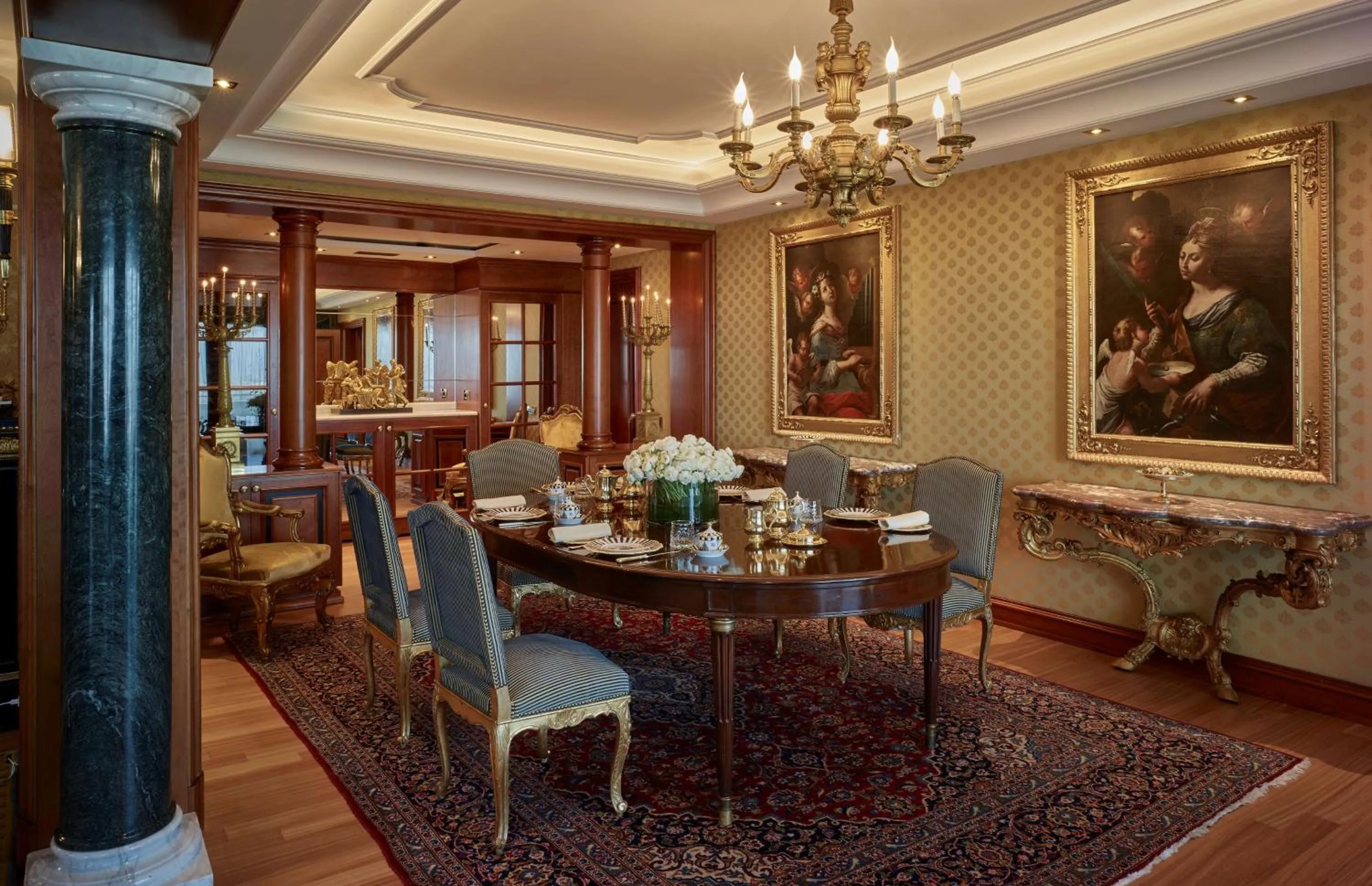 Living room in Rome Cavalieri, A Waldorf Astoria Hotel