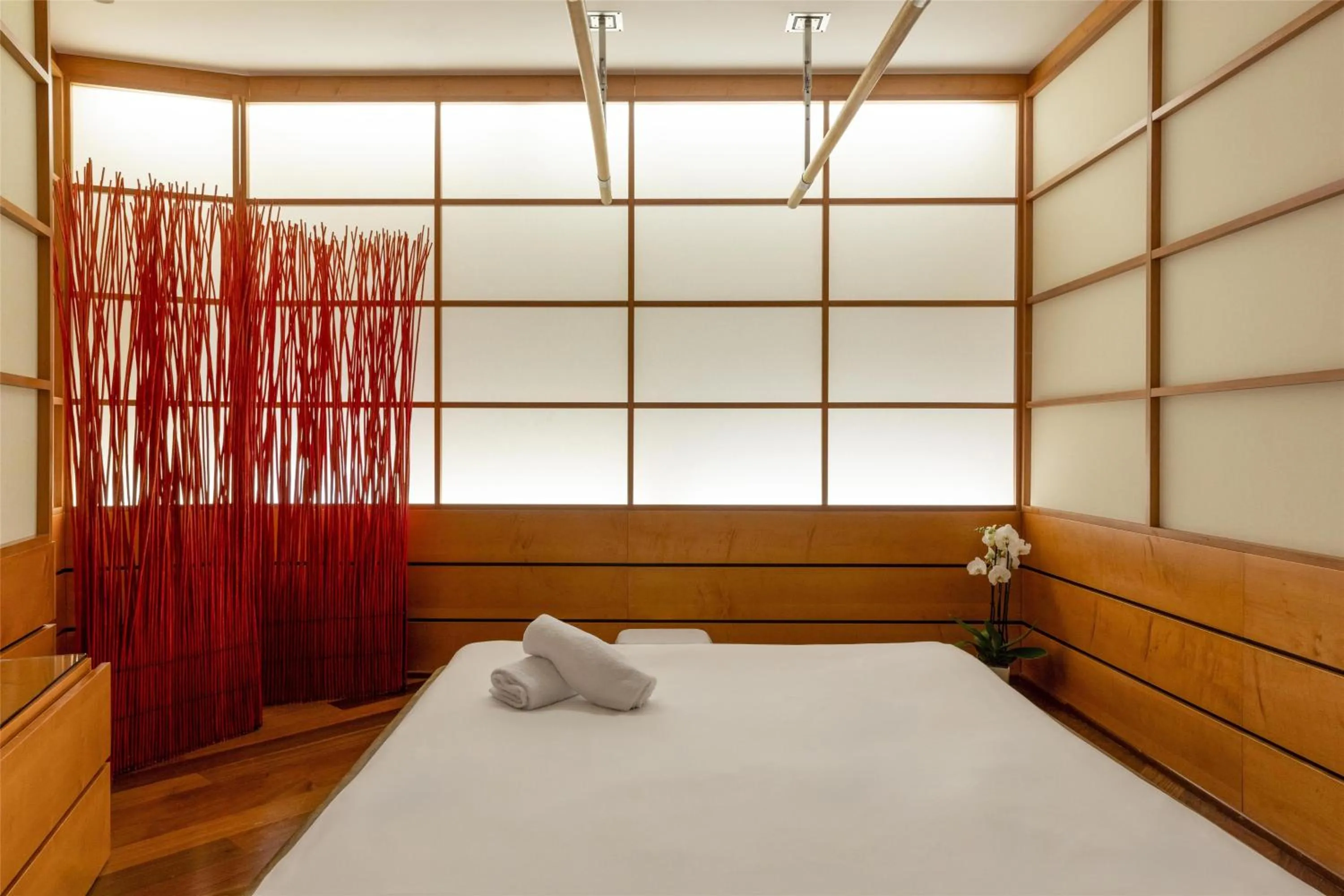 Bed in Rome Cavalieri, A Waldorf Astoria Hotel