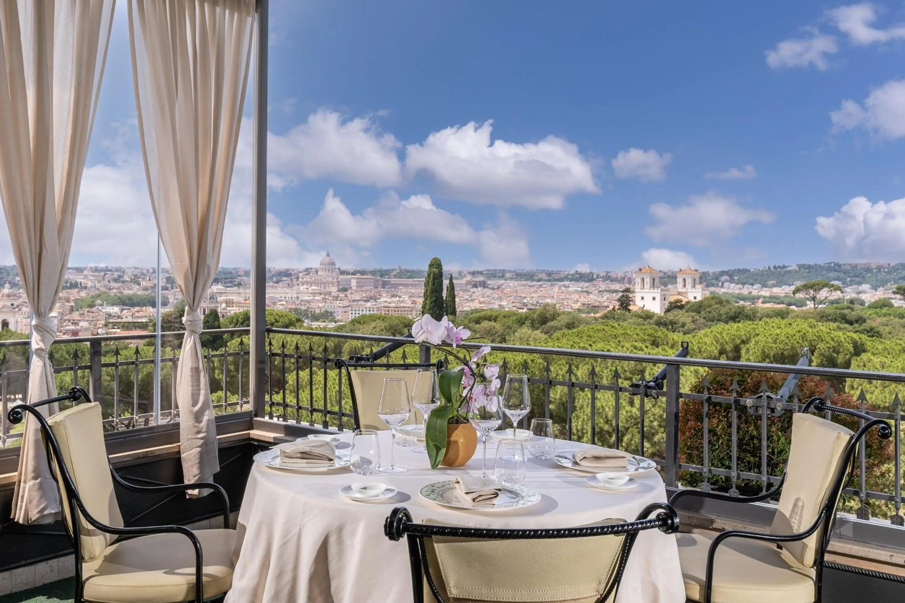 Restaurant/places to eat in Hotel Splendide Royal - The Leading Hotels of the World