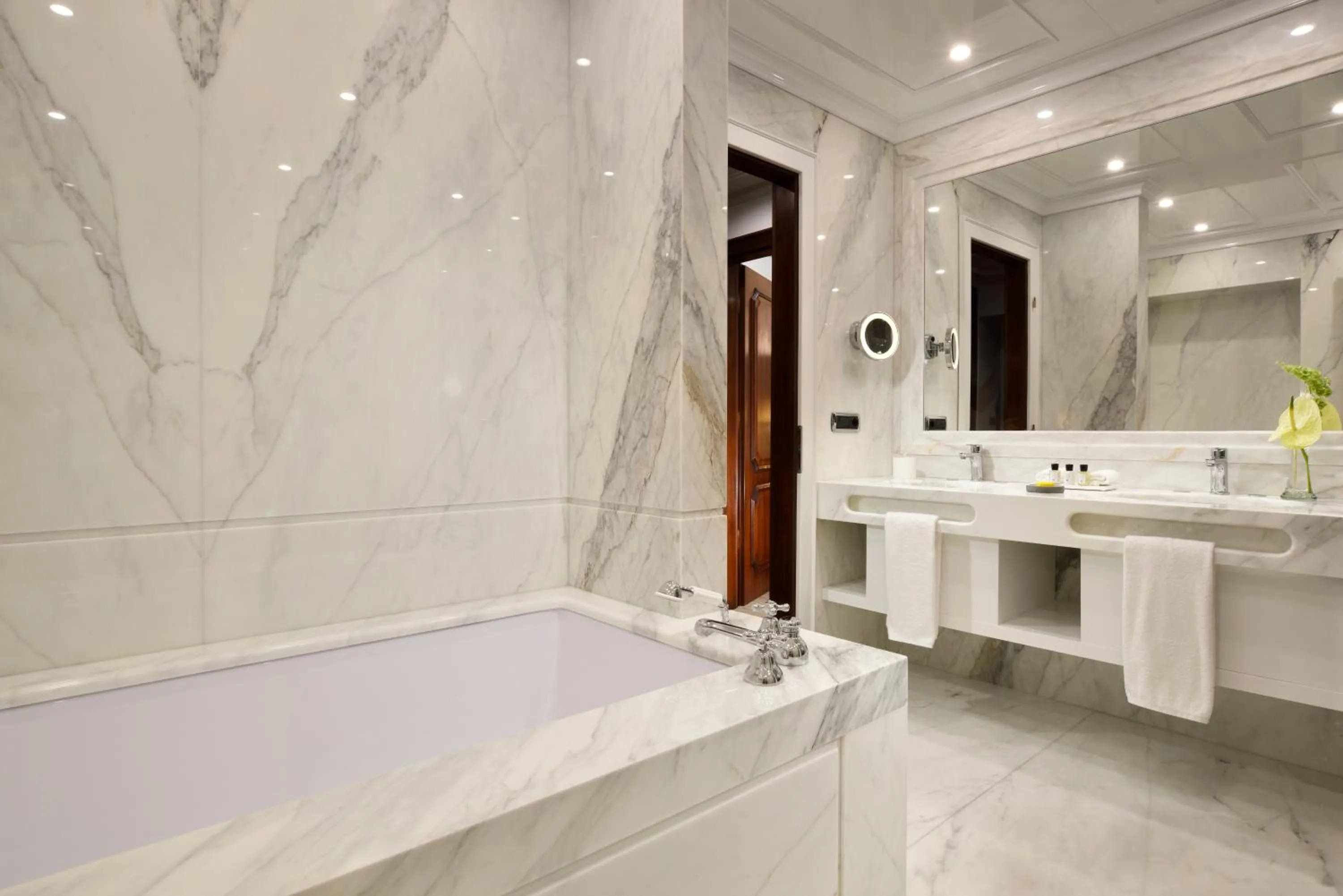 Bathroom in Hotel Splendide Royal - The Leading Hotels of the World