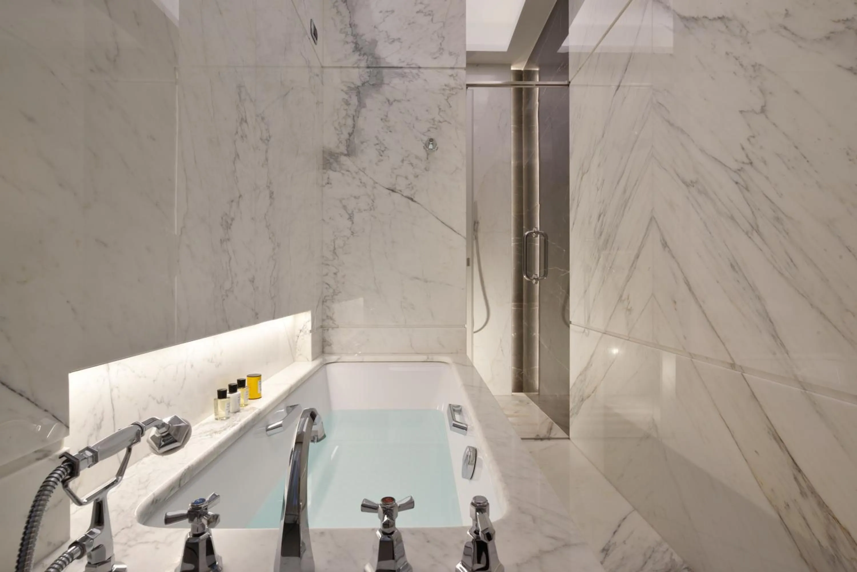 Shower in Hotel Splendide Royal - The Leading Hotels of the World