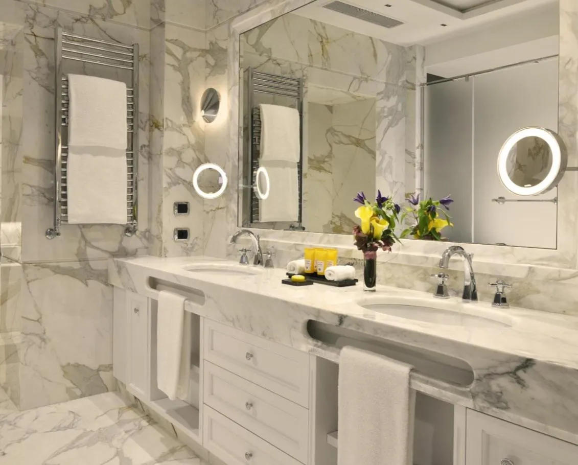 Bathroom in Hotel Splendide Royal - The Leading Hotels of the World