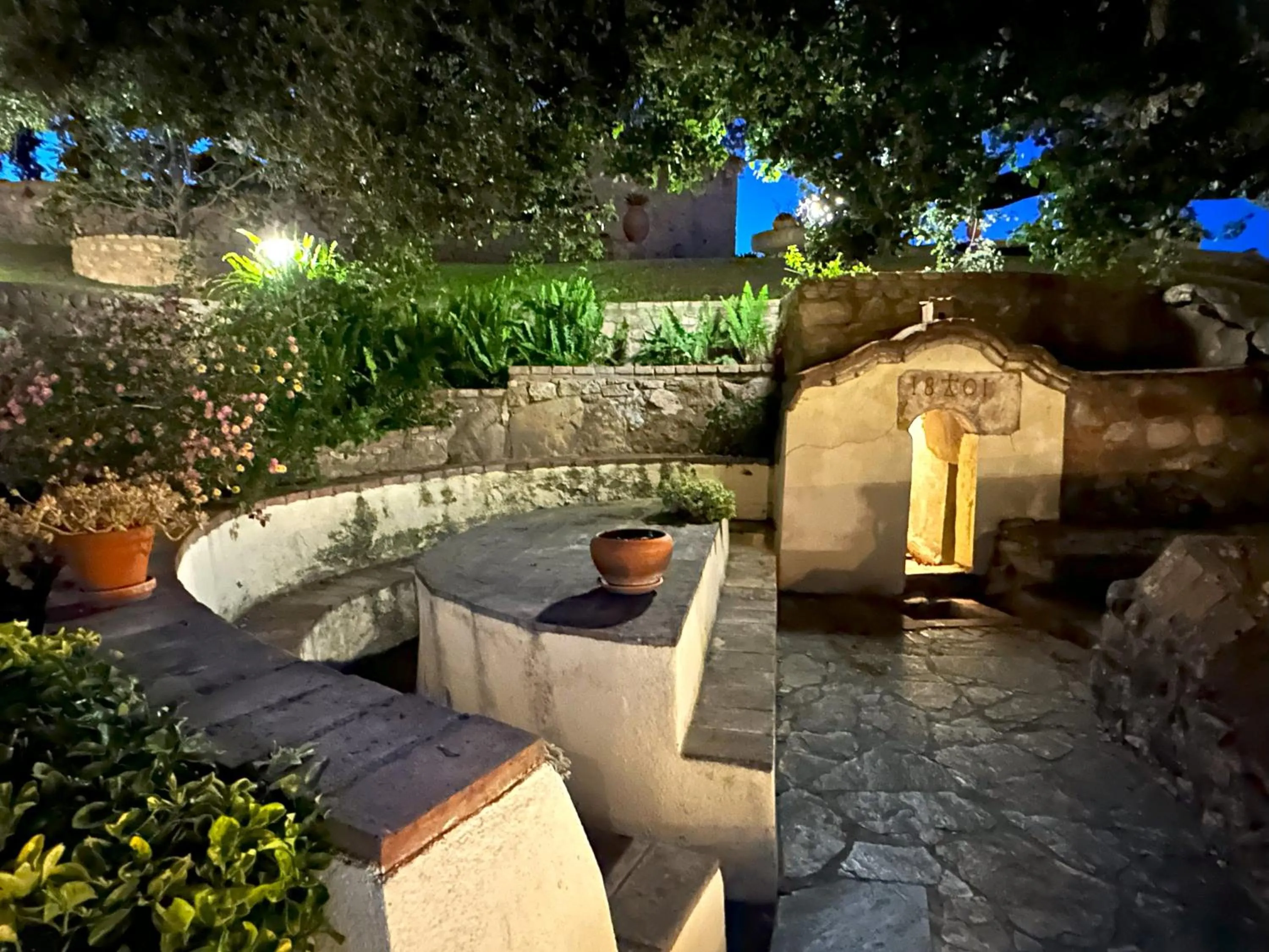 Garden in Masia Can Viver - Olive oil tourism B&B