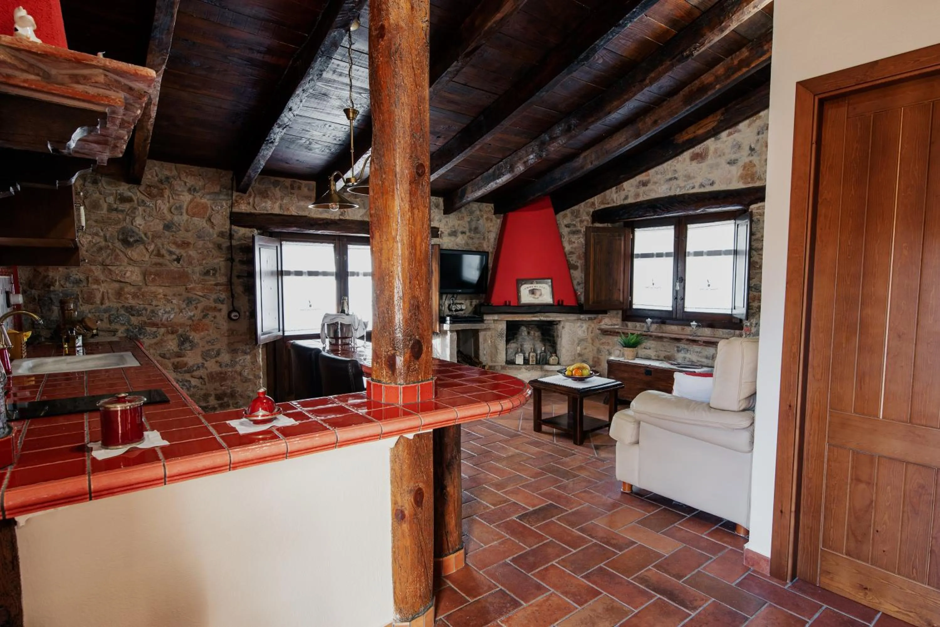 TV and multimedia in Masia Can Viver - Olive oil tourism B&B