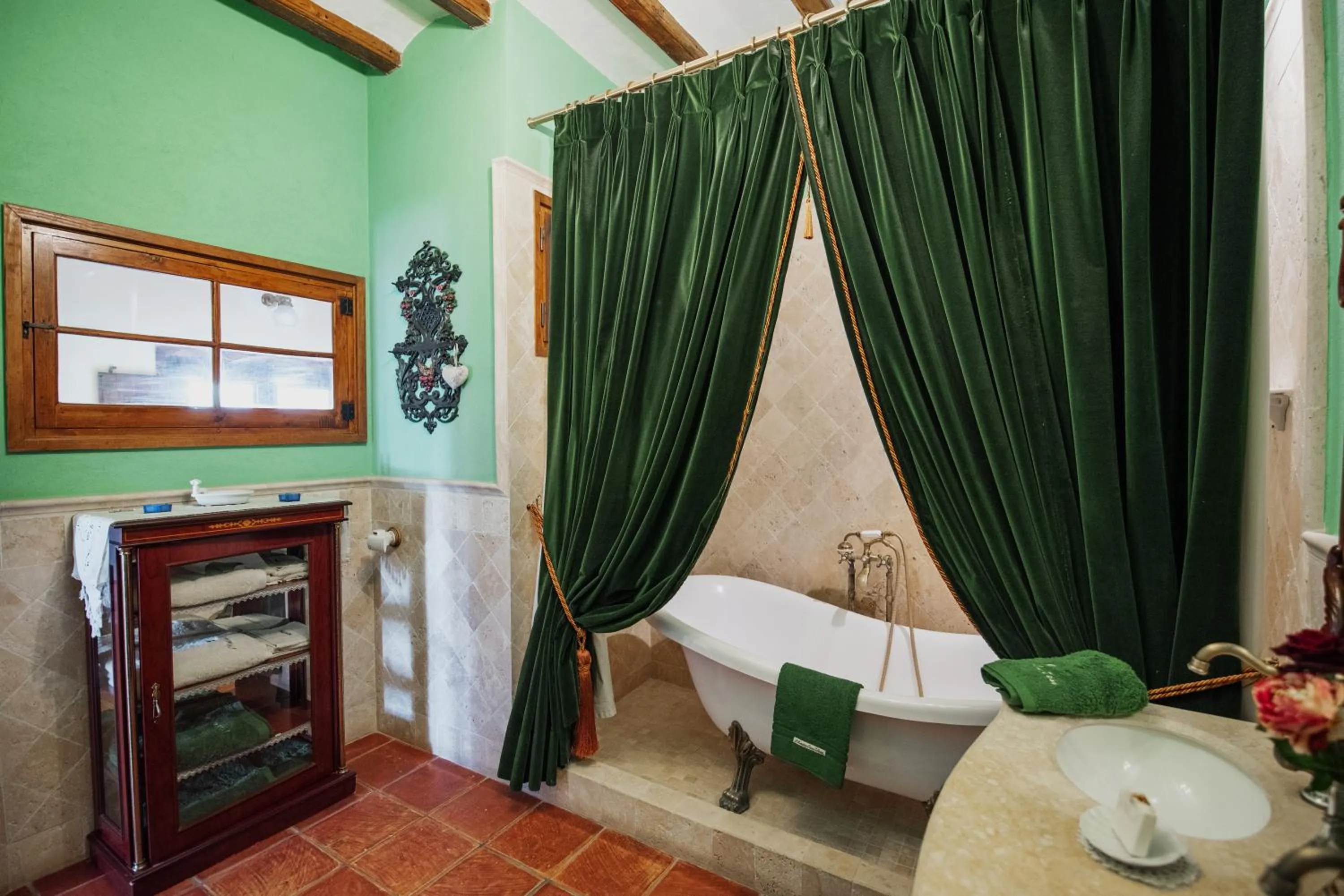 Bathroom, Bed in Masia Can Viver - Olive oil tourism B&B