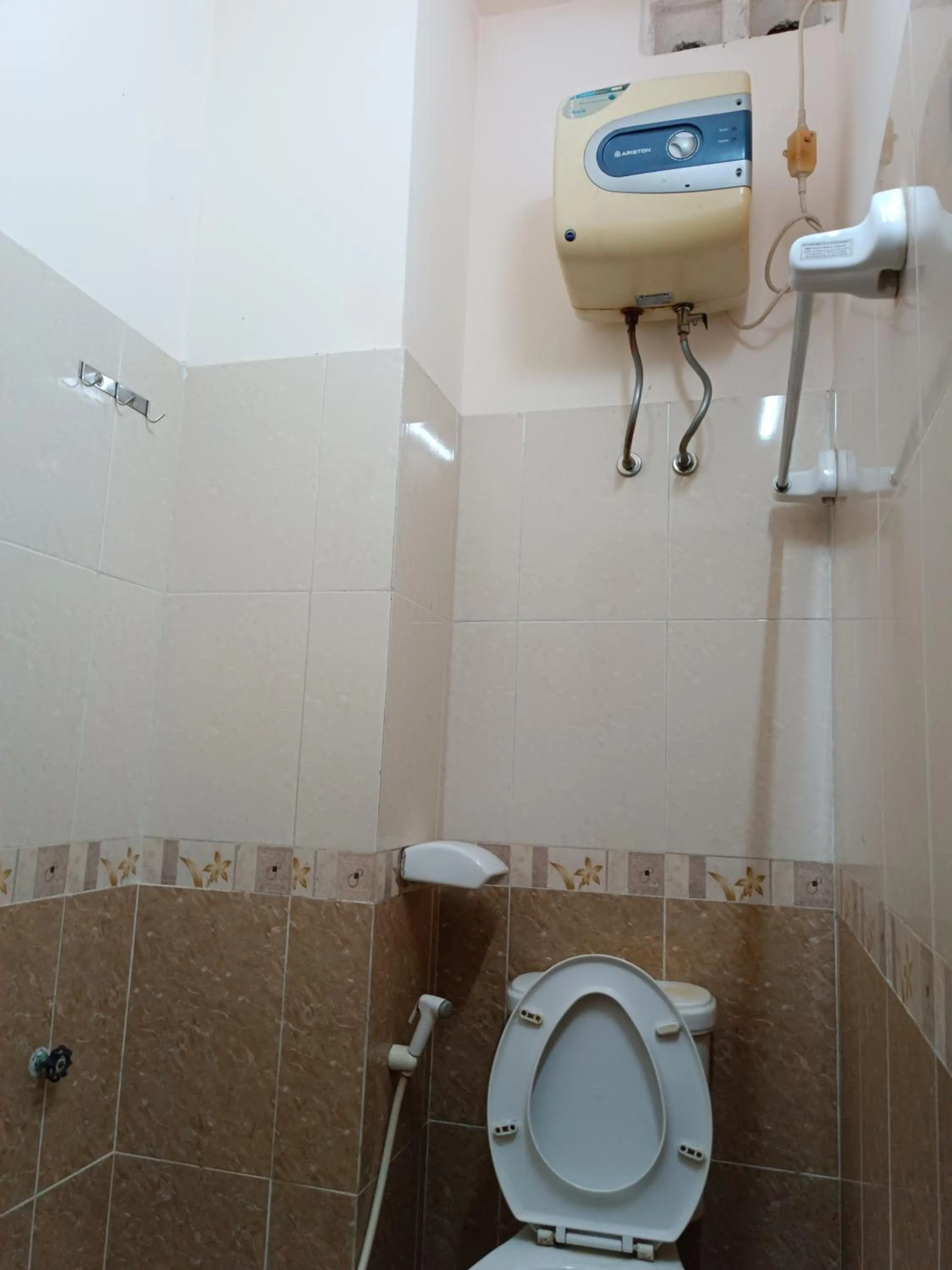 Bathroom in OYO 1171 Tay Hai Hotel