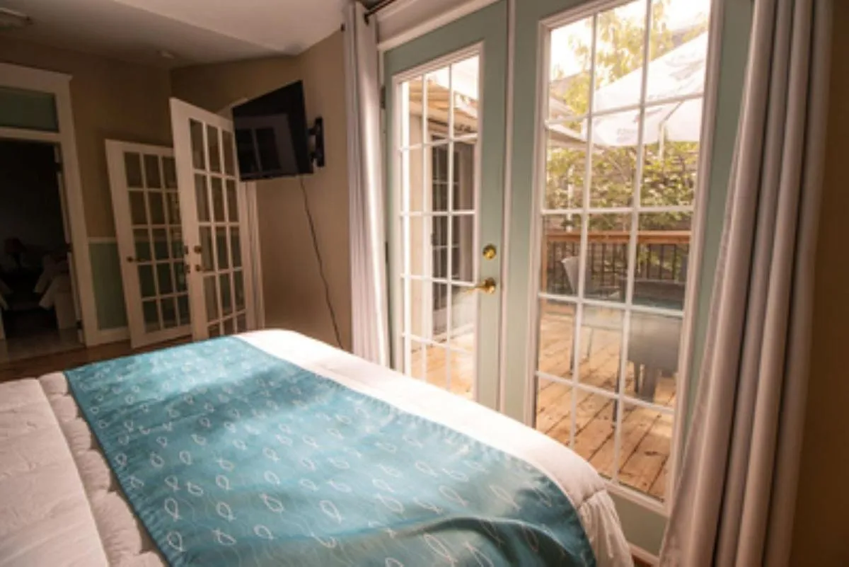 Bedroom, Bed in Canalside Restaurant & Inn