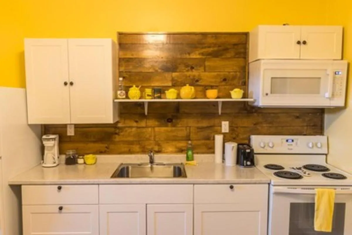 Kitchen or kitchenette in Canalside Restaurant & Inn