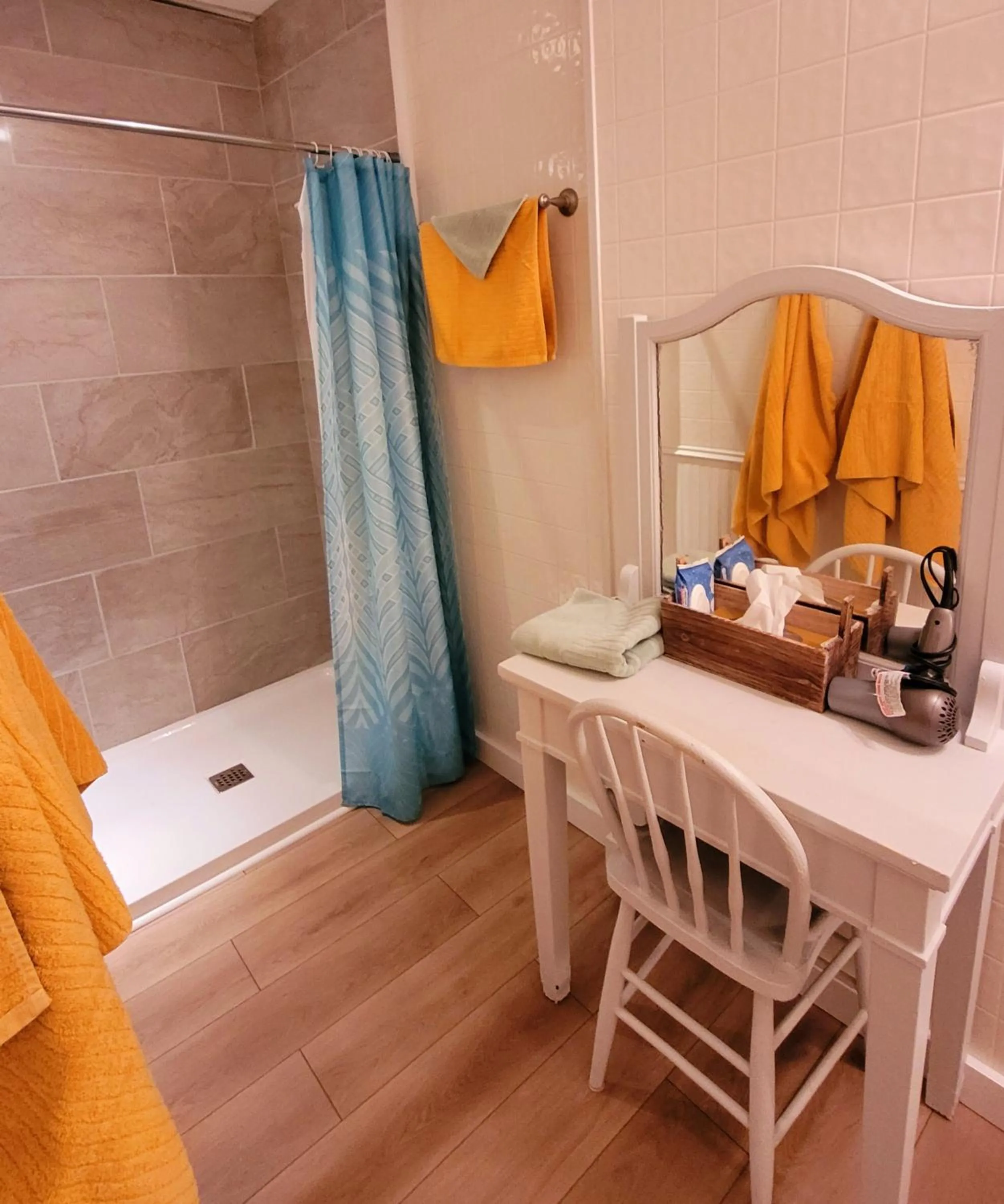 Bathroom in Canalside Restaurant & Inn