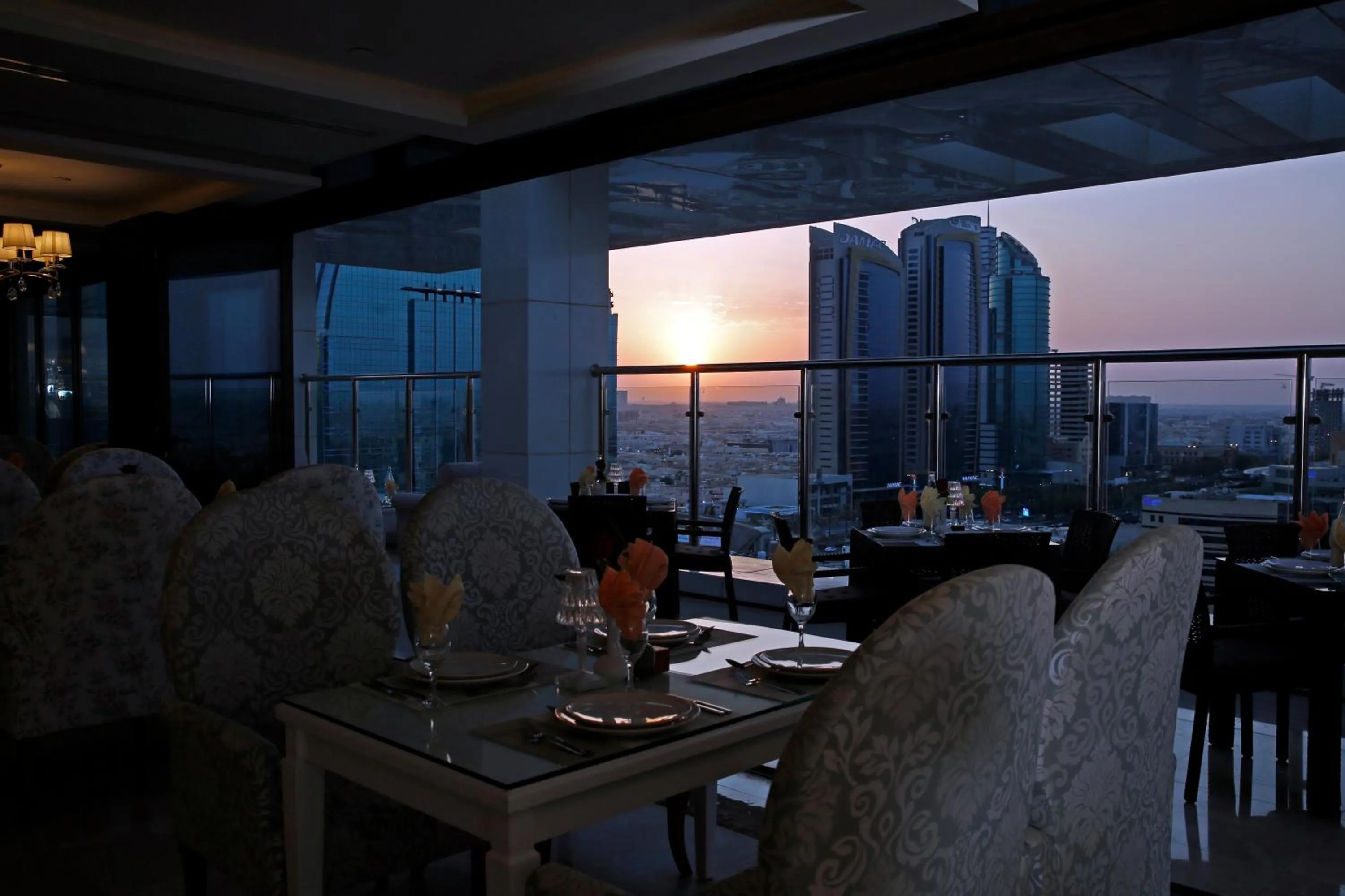 Restaurant/places to eat in Cantonal Hotel by Warwick