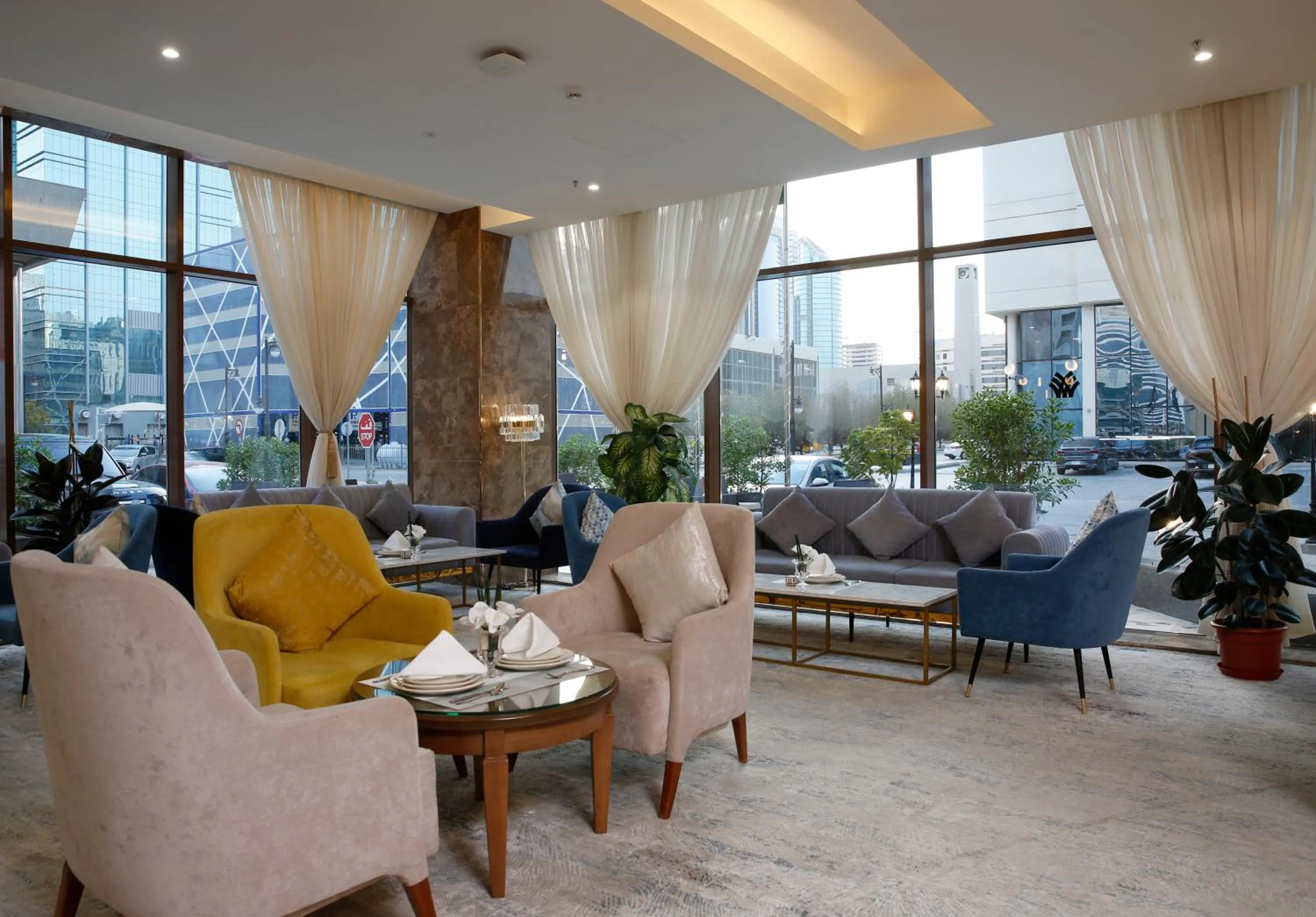 Restaurant/places to eat in Cantonal Hotel by Warwick