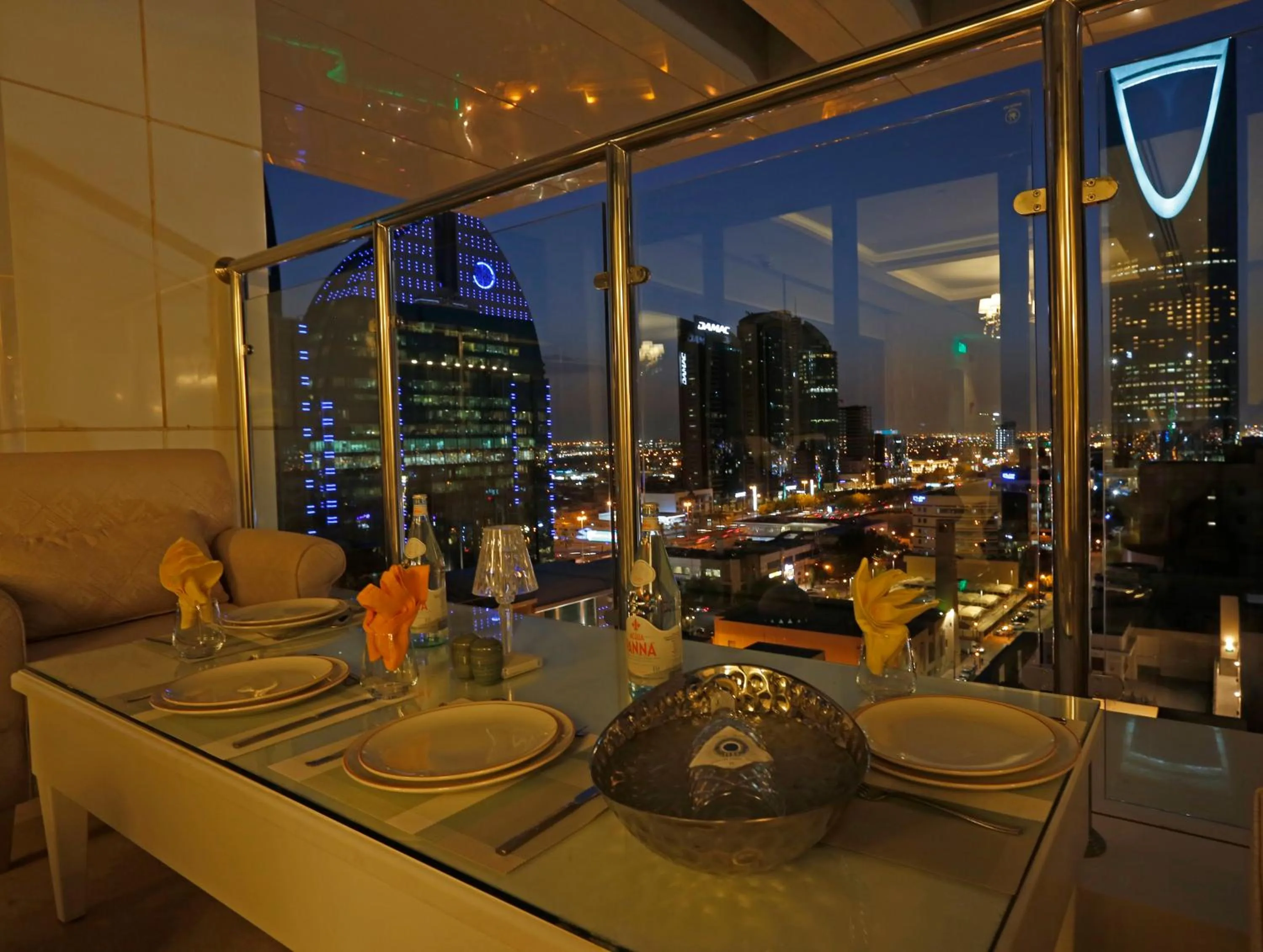 Restaurant/places to eat in Cantonal Hotel by Warwick