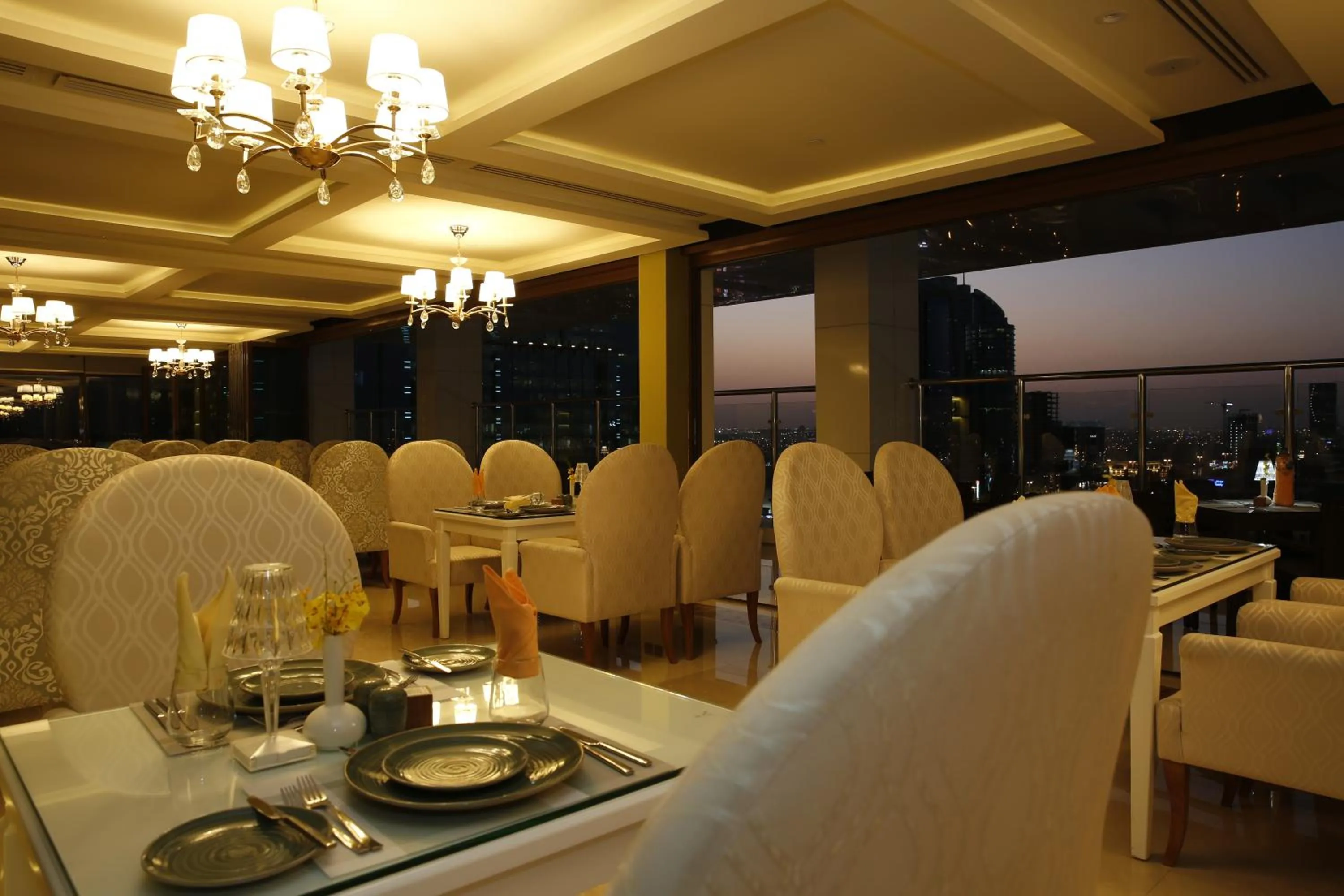 Restaurant/places to eat in Cantonal Hotel by Warwick