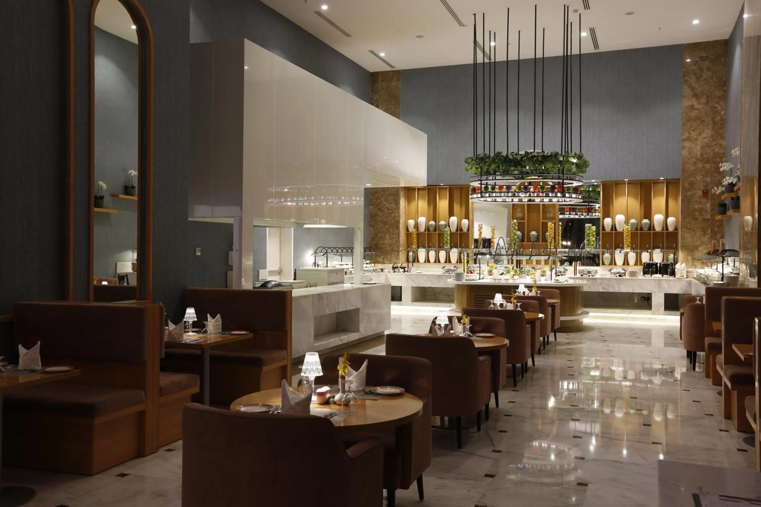 Restaurant/places to eat in Cantonal Hotel by Warwick