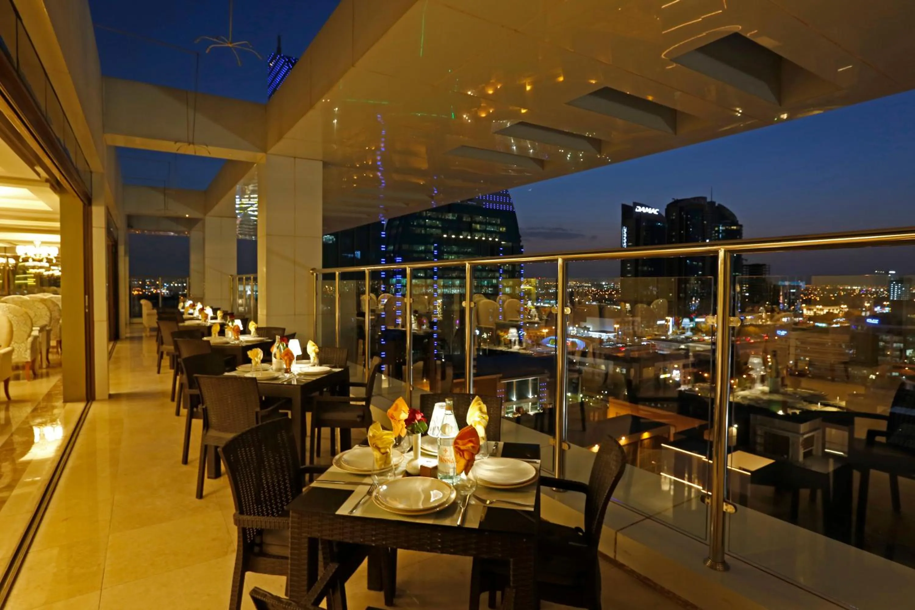 Restaurant/places to eat in Cantonal Hotel by Warwick