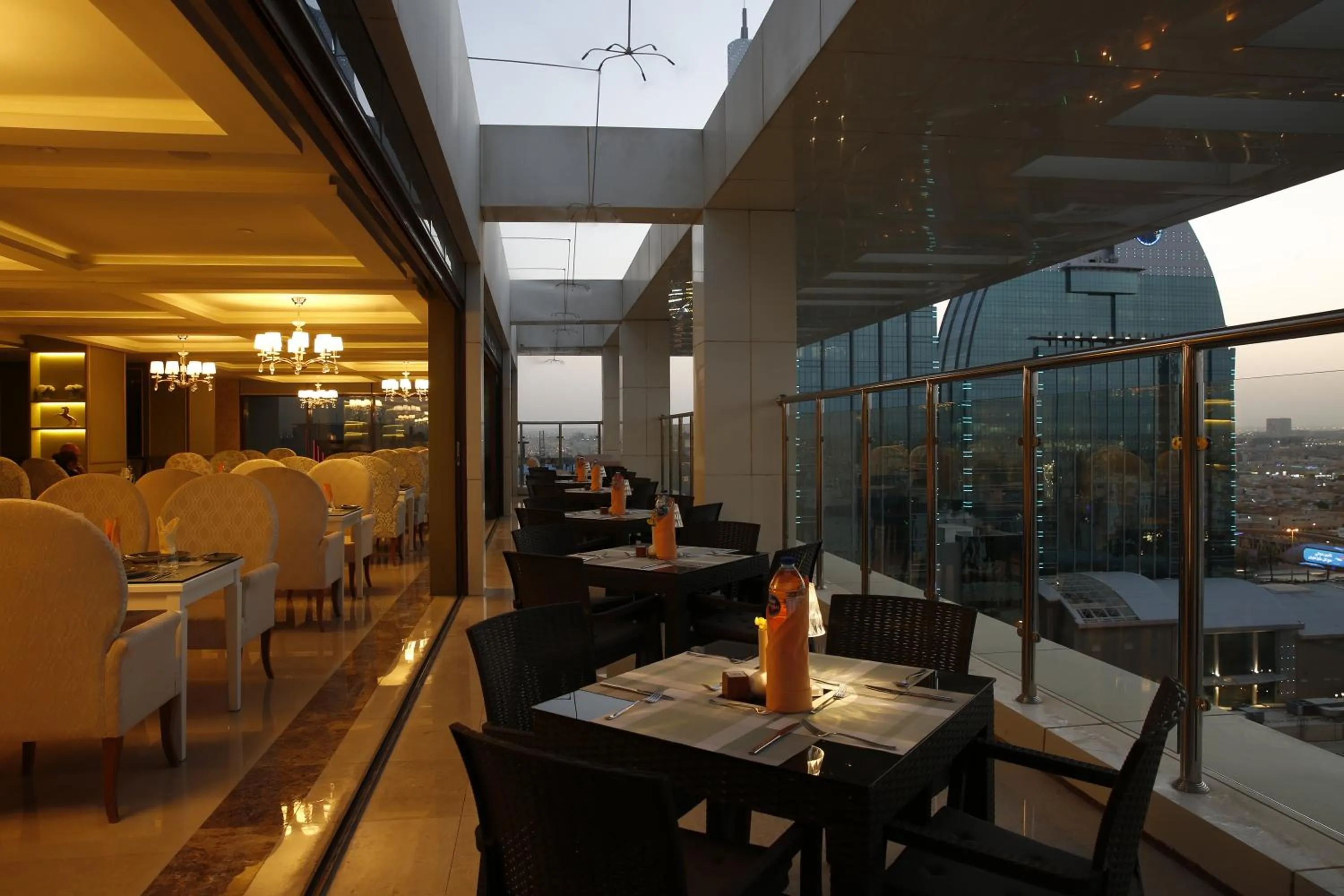 Restaurant/places to eat in Cantonal Hotel by Warwick