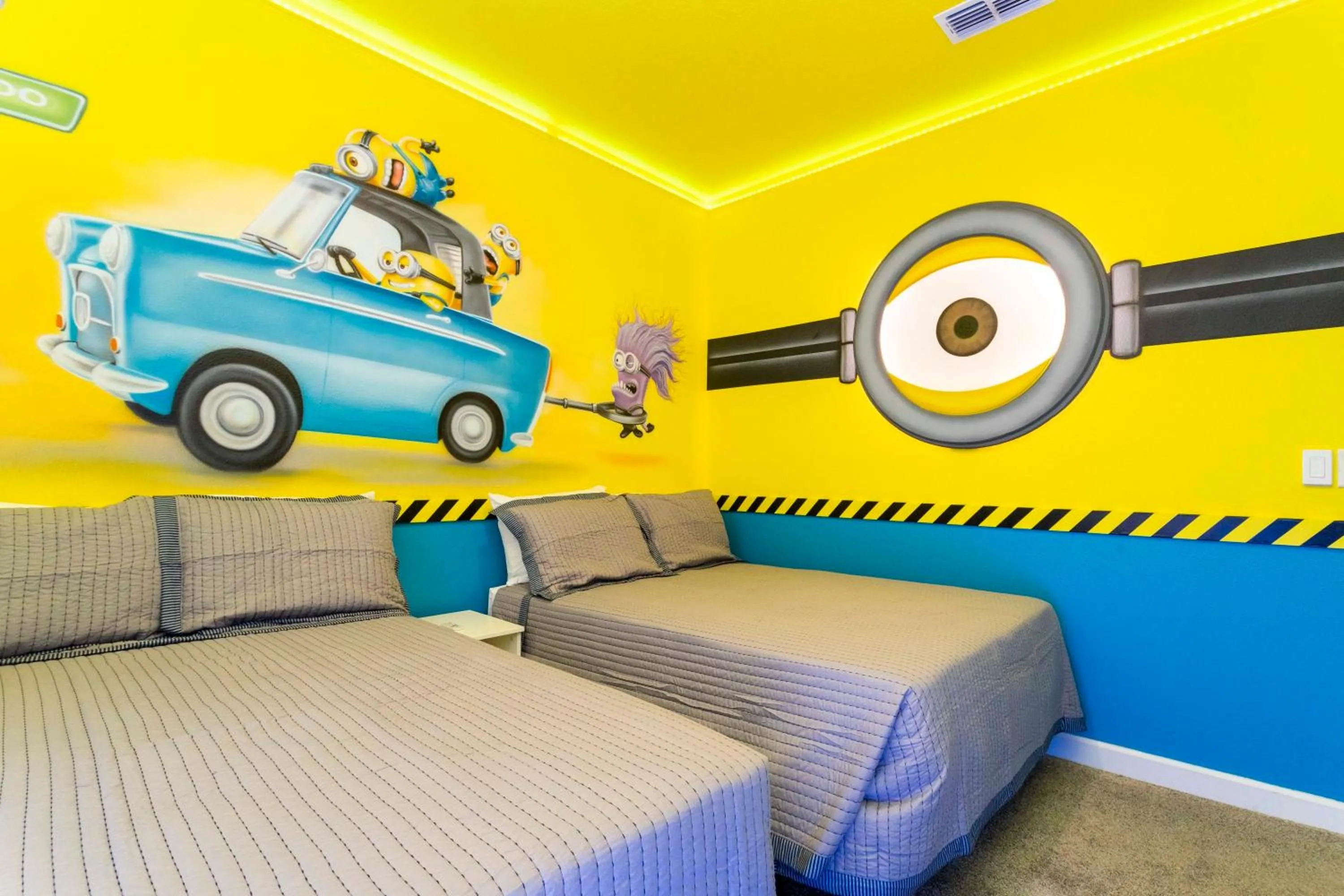 Bed in Magnificent 5Bd w/ Pool Close to Disney @Storey Lake 4800