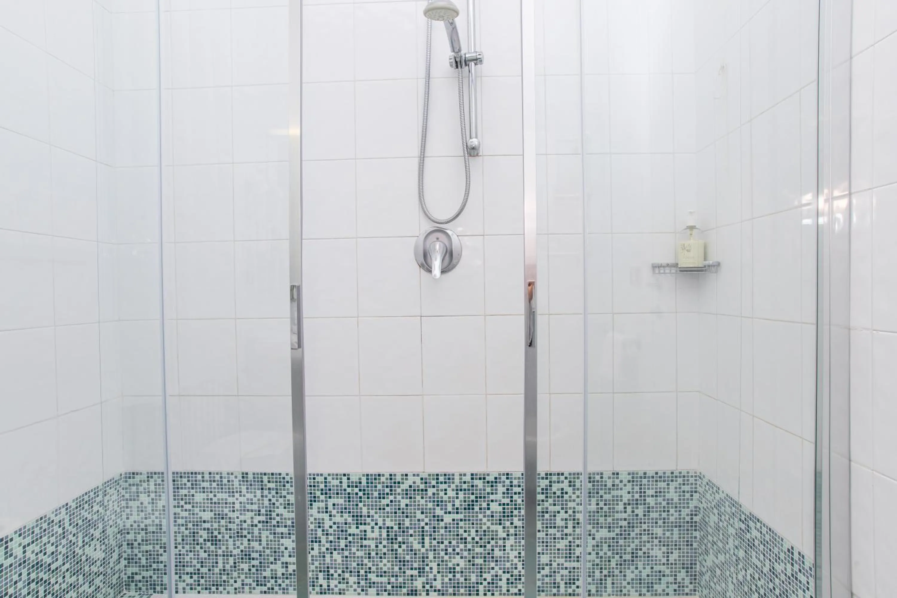 Shower in Hotel L'Approdo