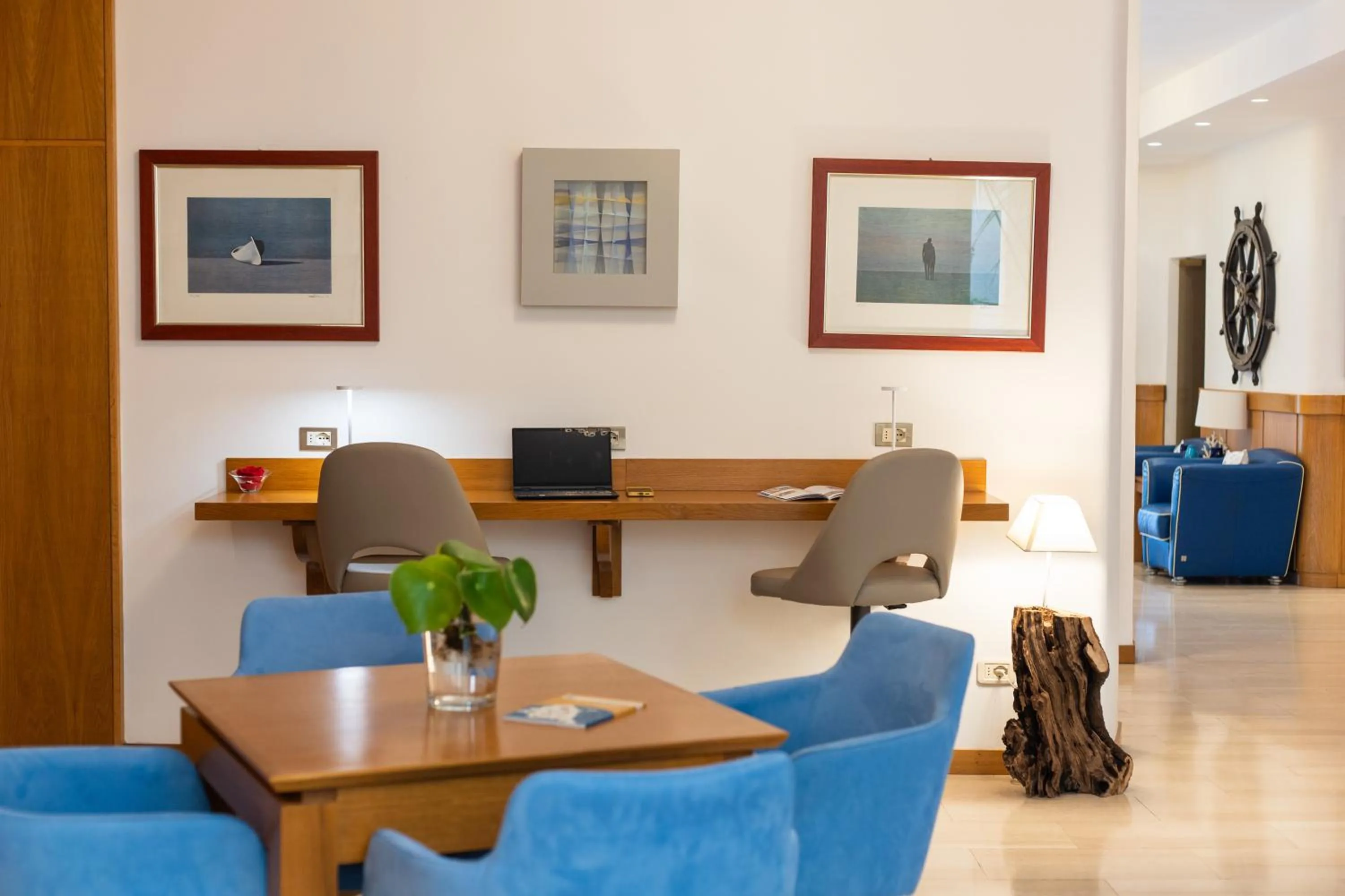 Seating area in Hotel L'Approdo